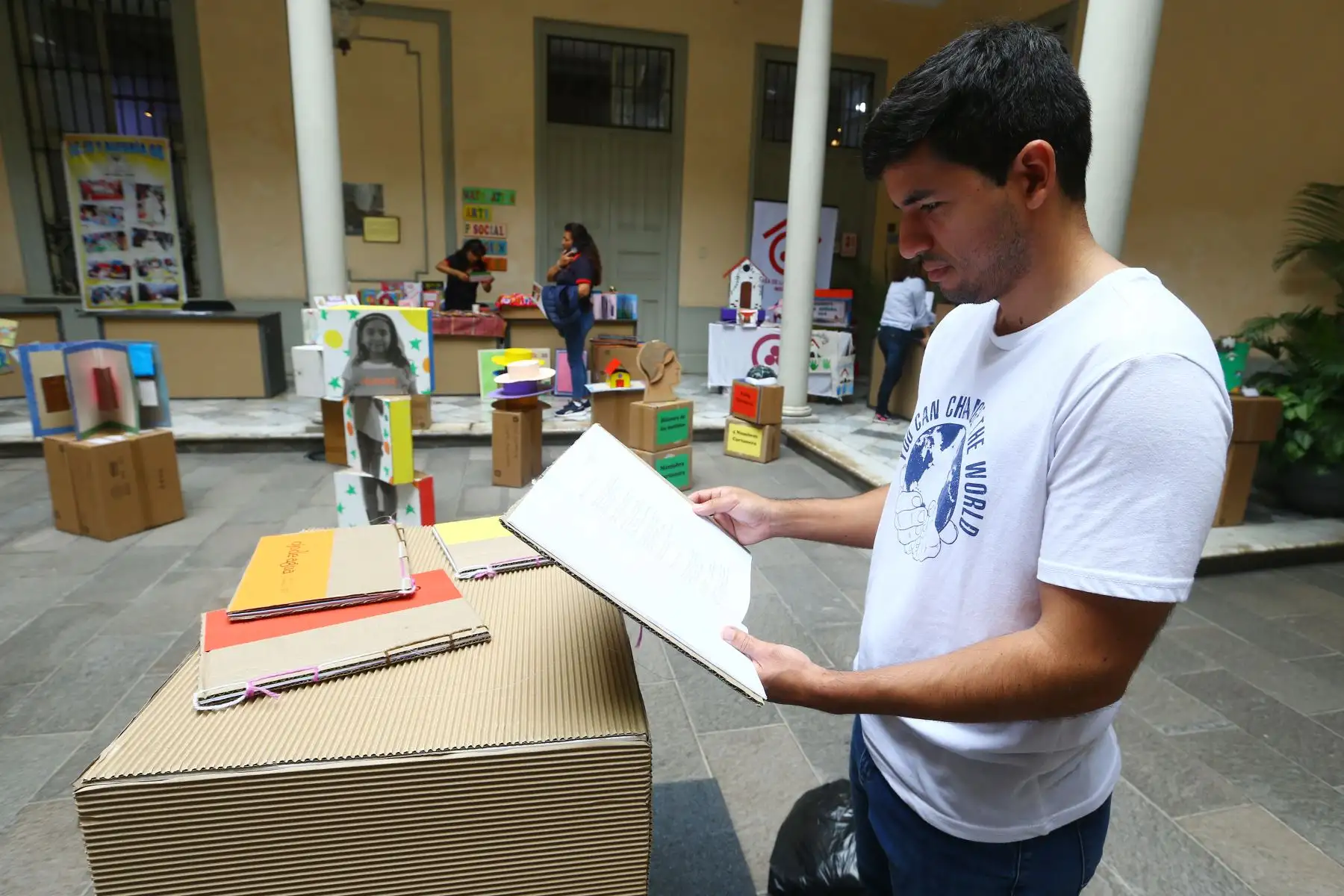 El Centro Cultural Inca Garcilaso, la Municipalidad Metropolitana de Lima y la editorial Viringo Cartonero organizan  el III Festival Internacional del Libro Cartonero denominado " Tránsitos y adaptaciones".
Foto: ANDINA/Eddy Ramos