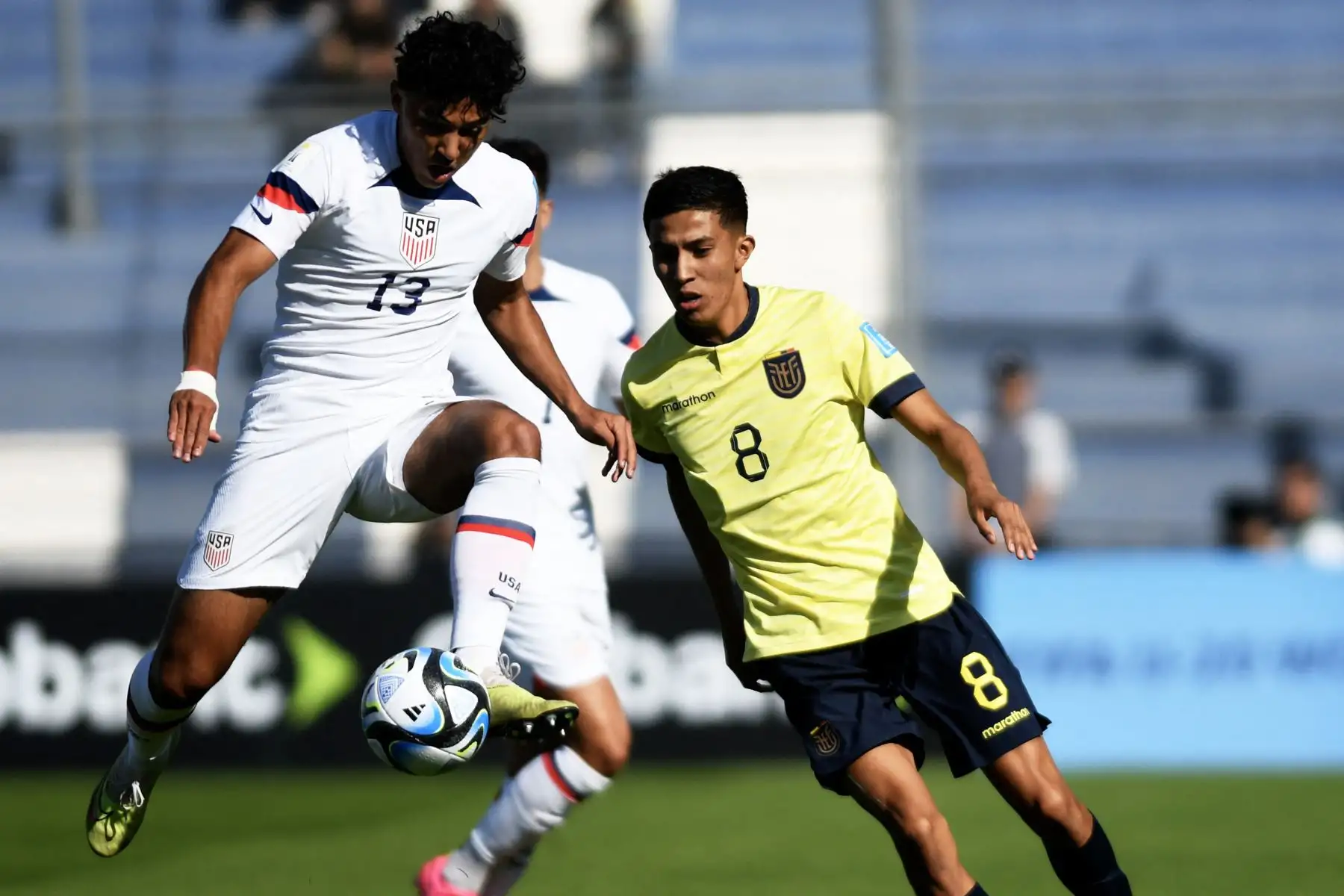 El defensa estadounidense Jonathan Gómez (izquierda) y el mediocampista ecuatoriano Sebastián González (derecha) compiten por el balón durante el partido de fútbol del Grupo B de la Copa Mundial Sub-20 Argentina 2023 entre Estados Unidos y Ecuador en el estadio San Juan del Bicentenario en San Juan, Argentina, el 11 de mayo de 2020. 20, 2023.
Foto: AFP