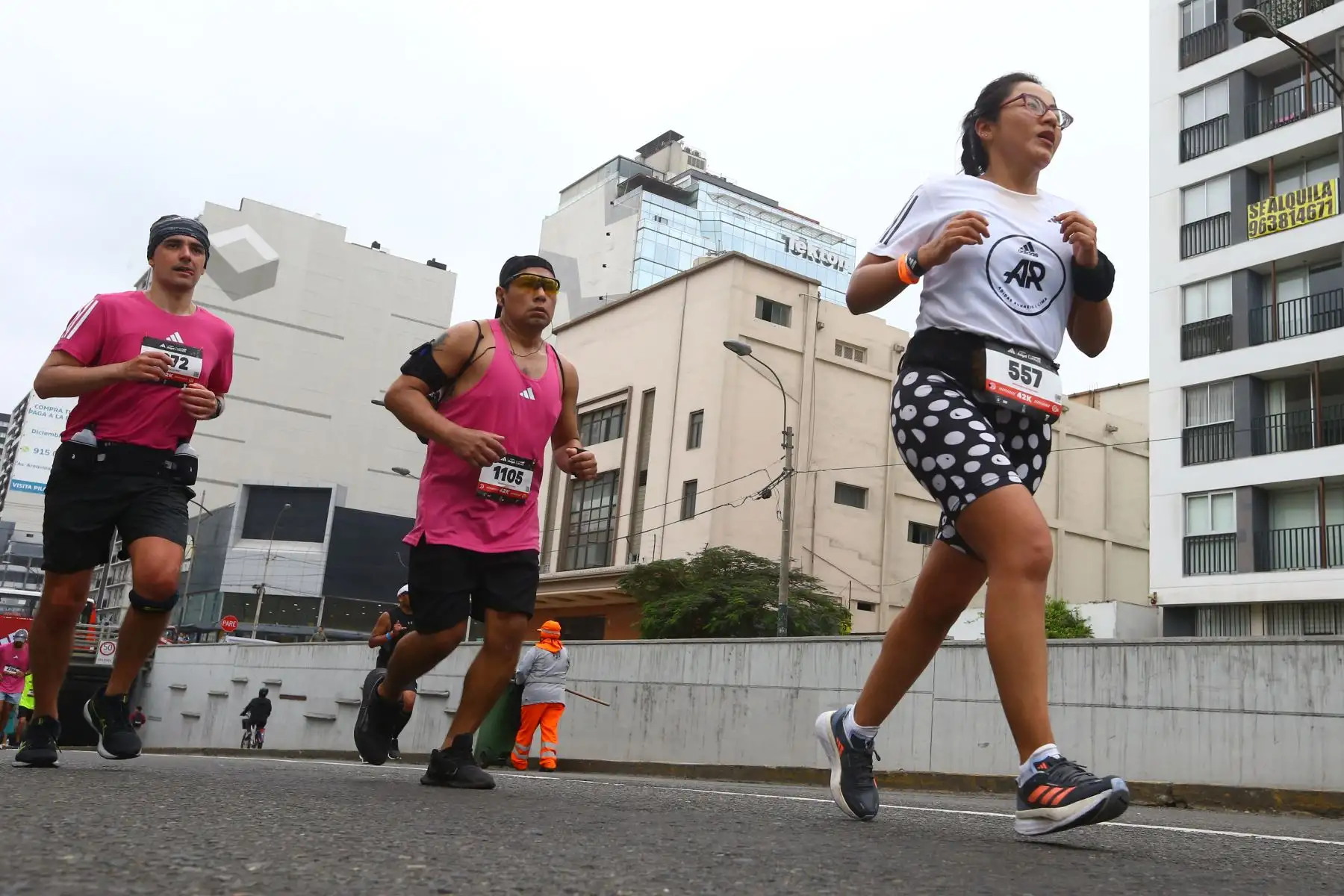 Los deportistas recorrieron importantes avenidas como Pardo, Diagonal, Larco, Benavides, toda la av. Arequipa, Garcilaso de la Vega, 9 de diciembre, Paseo de la República, entre otras.
Foto: ANDINA/ Eddy Ramos