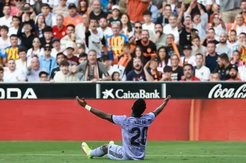 Vinicius Jr. recibió el respaldo del mundo fútbol tras recibir insultos racistas