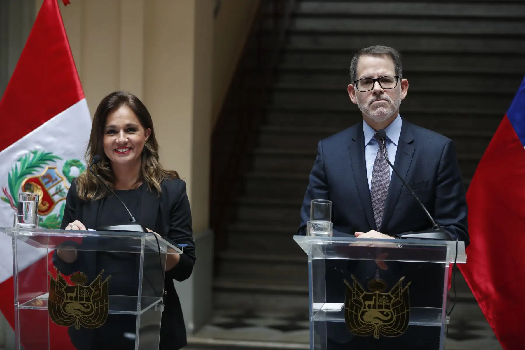 El viceministro de Relaciones Exteriores de Perú, Ignacio Higueras, y la subsecretaria de Relaciones Exteriores de Chile, Gloria de la Fuente, aseguraron este lunes en Lima que la crisis migratoria que se vivió en la frontera bilateral ya se ha superado, gracias al trabajo conjunto de las autoridades de ambos países luego de sostener una reunión de trabajo sobre asuntos migratorios en la Cancillería. 

Foto: ANDINA/Daniel Bracamonte