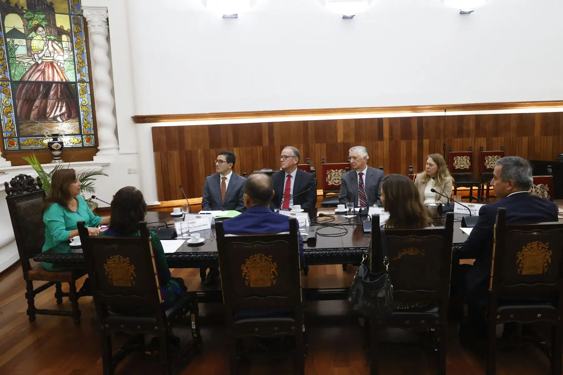 La presidenta de la República, Dina Boluarte, junto a los titulares de las carteras de  Vivienda y Saneamiento, Cancillería, Producción y Justicia y Derechos Humanos, sostuvo reunión con los representantes de la Asociación InPERU, en Palacio de Gobierno.

Foto: ANDINA/Presidencia Perú