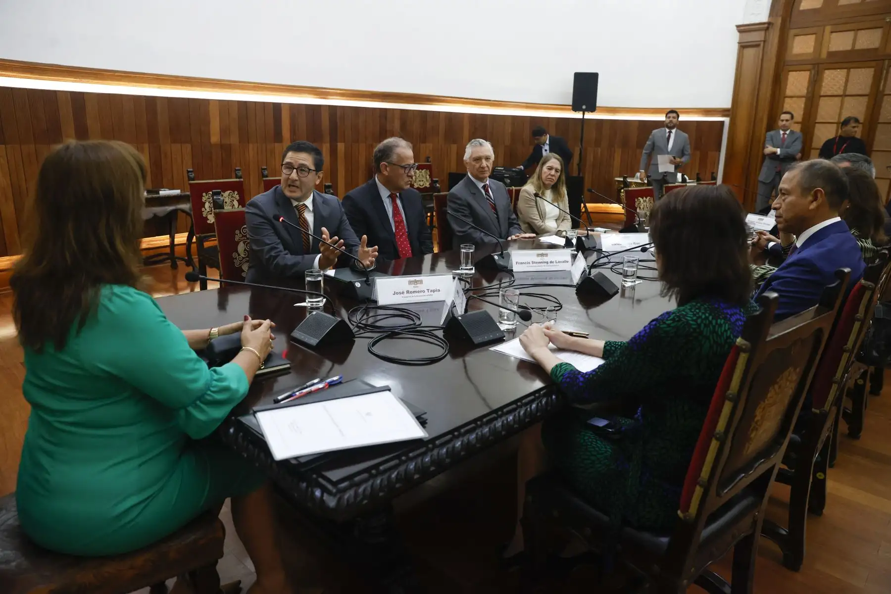 La presidenta de la República, Dina Boluarte, junto a los titulares de las carteras de  Vivienda y Saneamiento, Cancillería, Producción y Justicia y Derechos Humanos, sostuvo reunión con los representantes de la Asociación InPERU, en Palacio de Gobierno.

Foto: ANDINA/Presidencia Perú