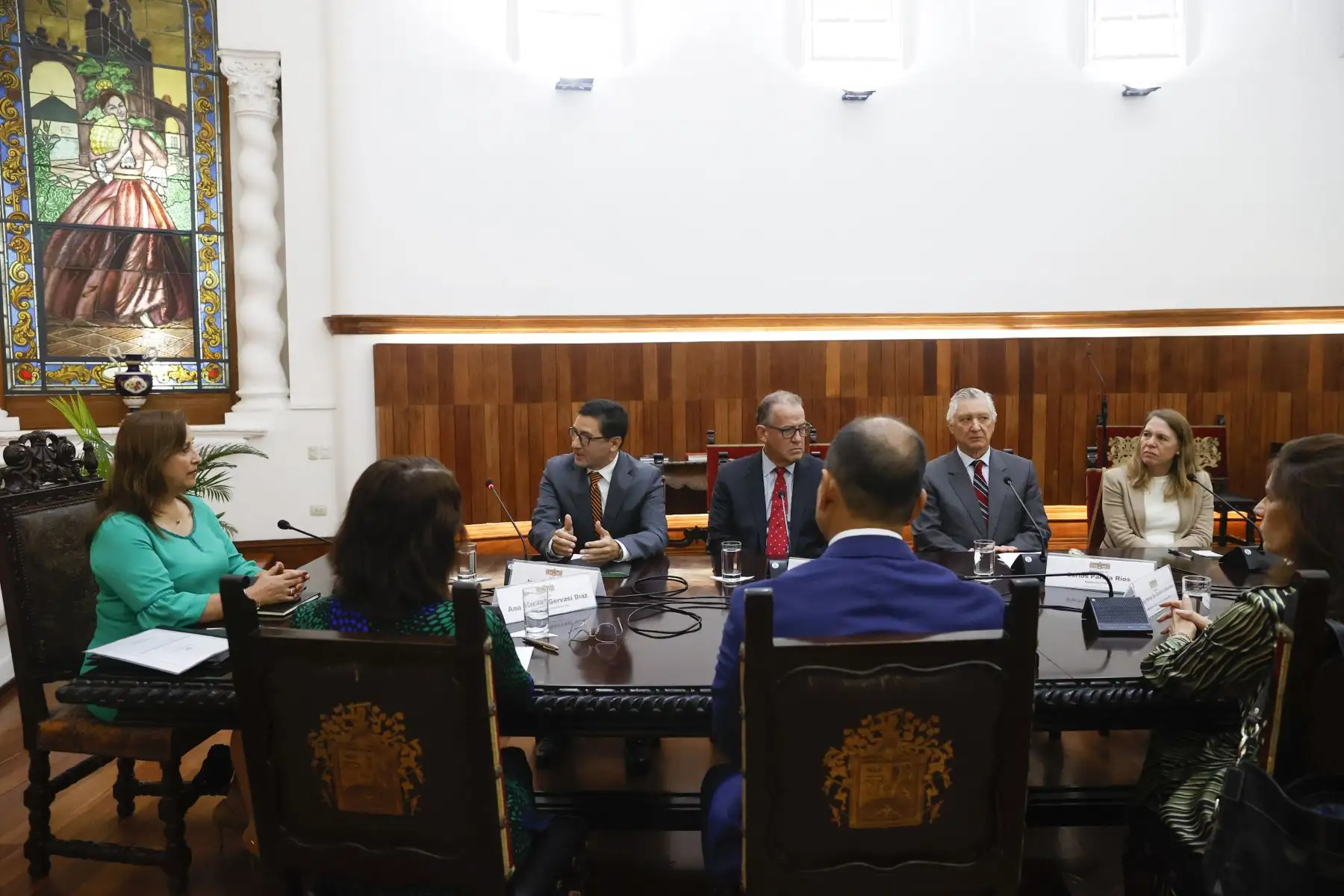 La presidenta de la República, Dina Boluarte, junto a los titulares de las carteras de  Vivienda y Saneamiento, Cancillería, Producción y Justicia y Derechos Humanos, sostuvo reunión con los representantes de la Asociación InPERU, en Palacio de Gobierno.

Foto: ANDINA/Presidencia Perú