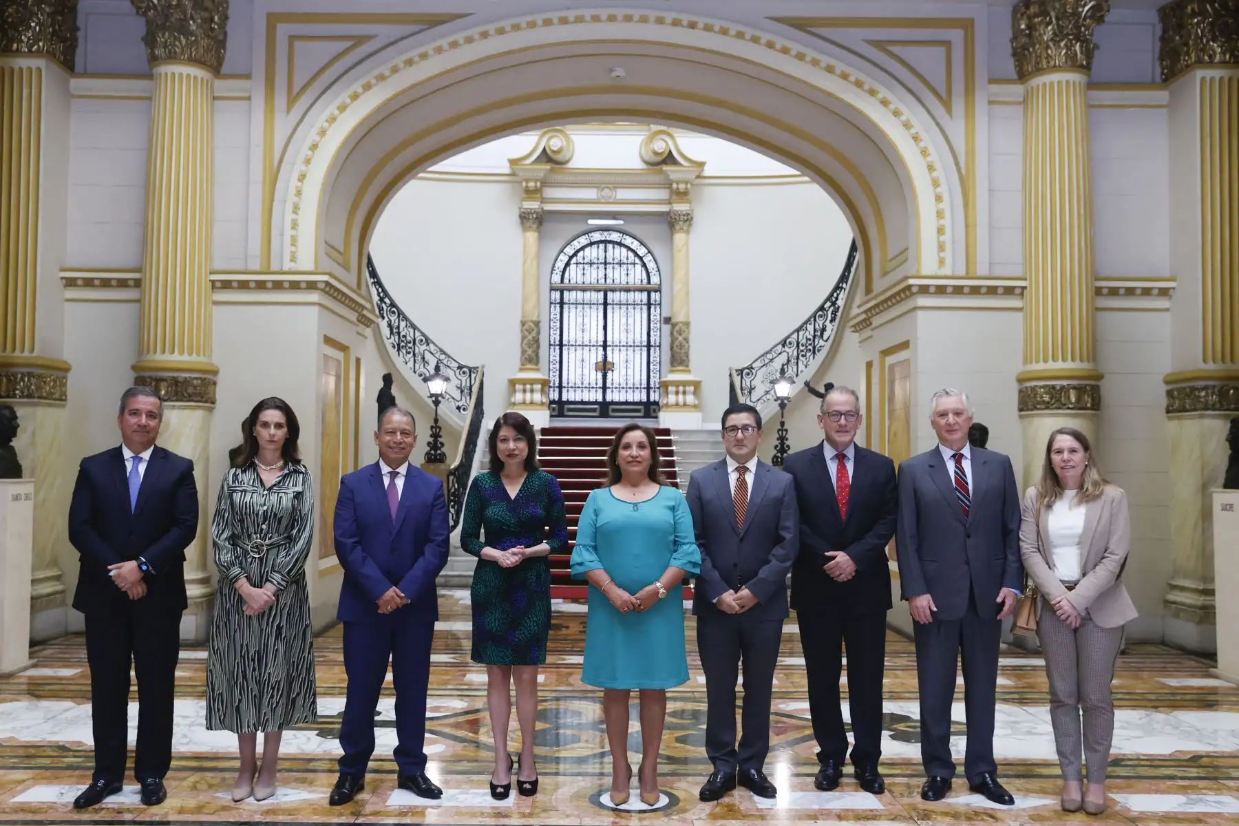 La presidenta de la República, Dina Boluarte, junto a los titulares de las carteras de  Vivienda y Saneamiento, Cancillería, Producción y Justicia y Derechos Humanos, sostuvo reunión con los representantes de la Asociación InPERU, en Palacio de Gobierno.

Foto: ANDINA/Presidencia Perú