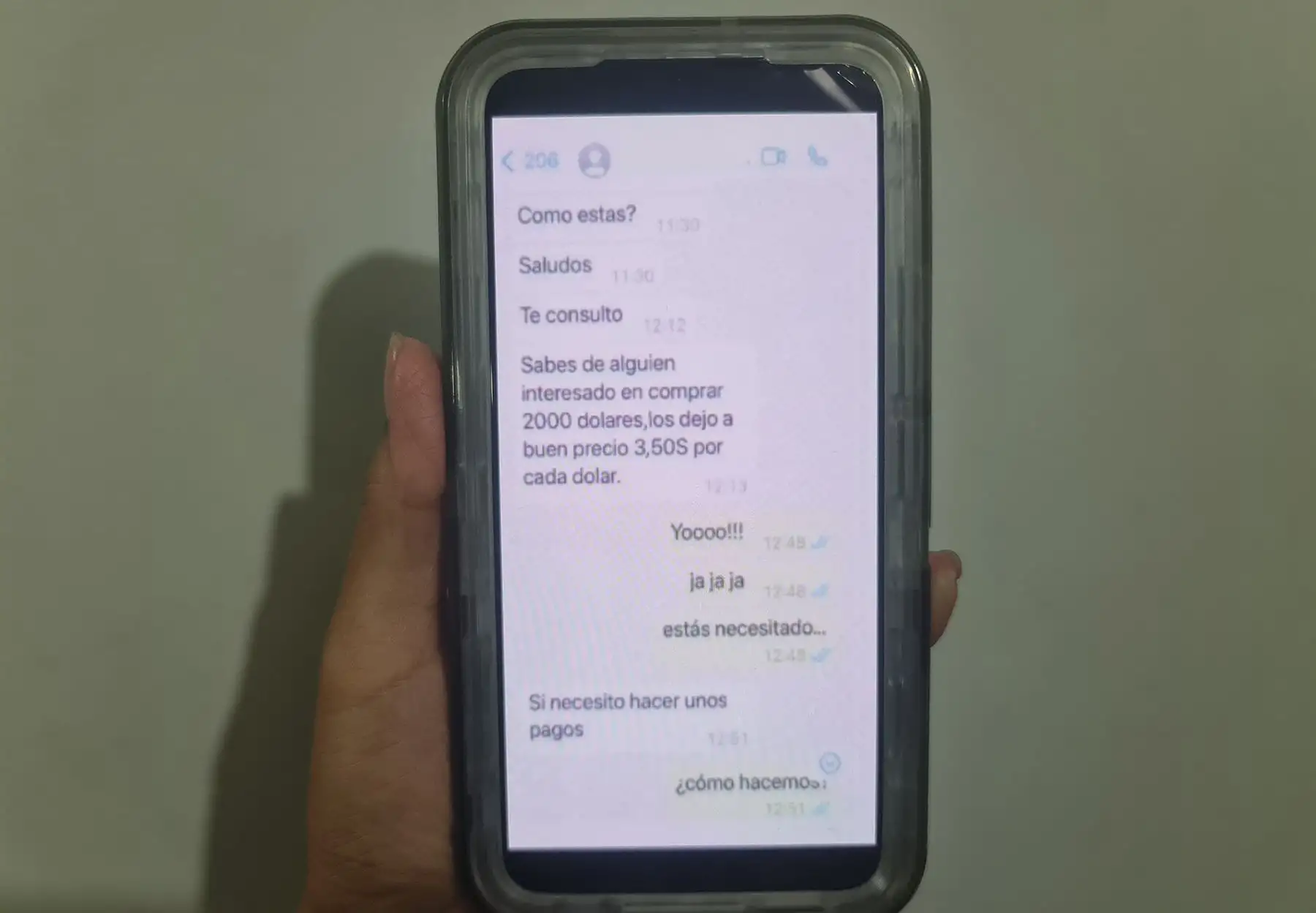 Los ciberdelincuentes perfilan a las víctimas de robo de celular revisando su agenda telefónica.