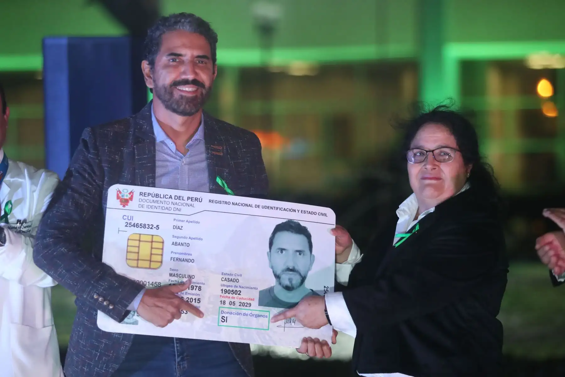 En la víspera al Día Nacional del Donante de Órganos y Tejidos  el Seguro Social de Salud  (EsSalud) impulsa la campaña "Una parte de mí, es vida para ti" y realizó una develación de cuadros fotográficos con los rostros de niños y niñas que esperan distintos órganos y un encendido de luces para crear conciencia en la población.
Foto: ANDINA/Ricardo Cuba