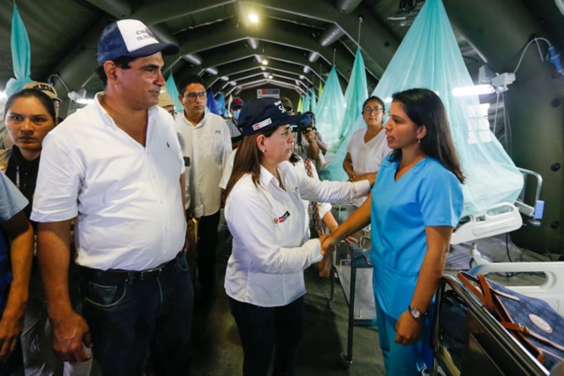 La ministra Rosa Gutiérrez llegó a la provincia de Talara, donde se comprometió a recategorizar, en 45 días, el centro de salud El Alto I-2.
