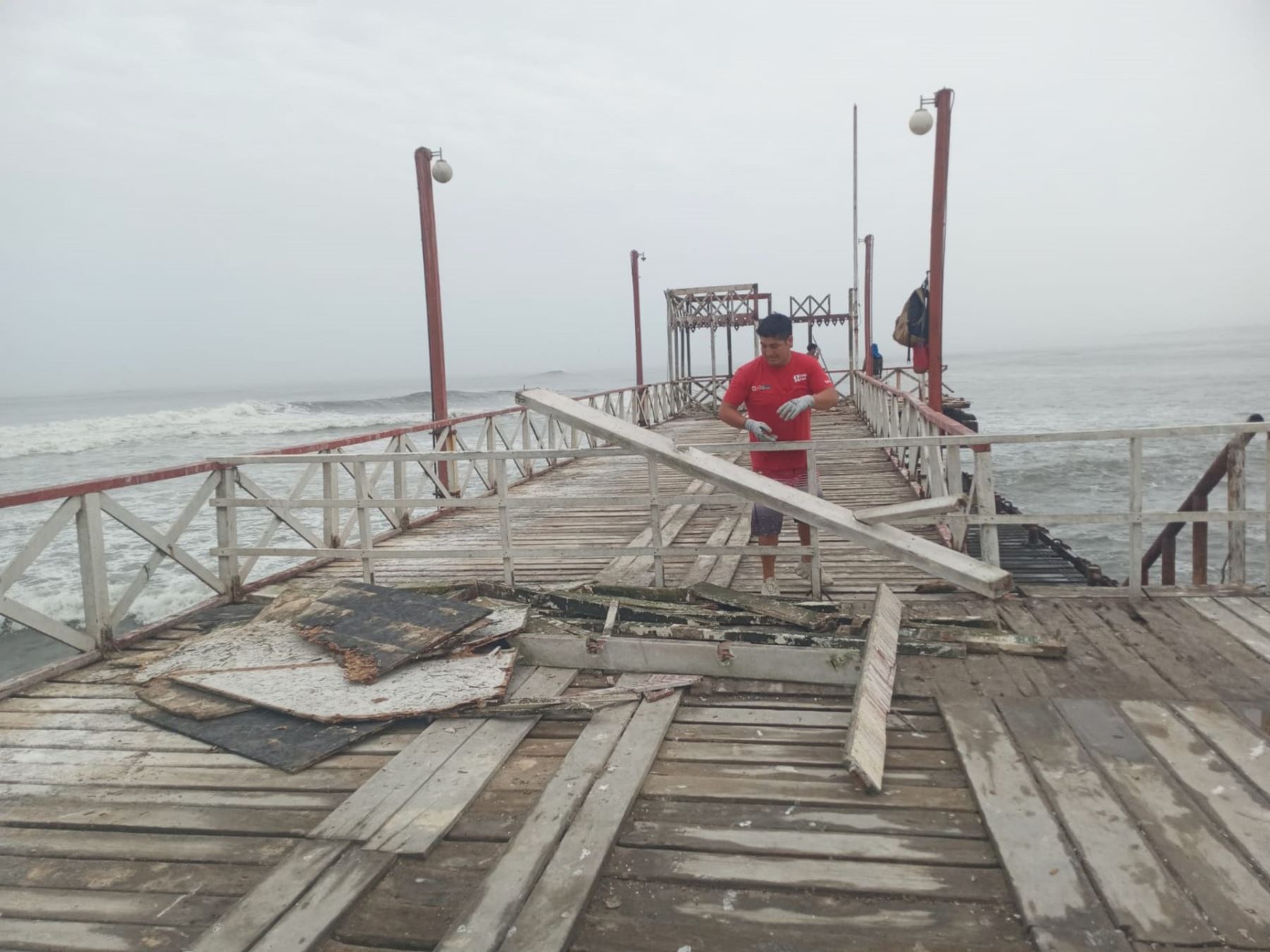 Municipalidad de Huanchaco destinará más de S/ 700,000 para reconstruir muelle artesanal afectado por los fuertes oleajes. ANDINA/Difusión