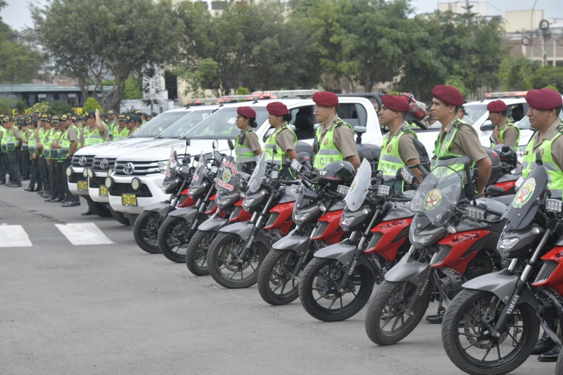 La Policía Nacional del Perú (PNP) está preparada para brindar seguridad y trabajar para lograr el normal desarrollo de las actividades comerciales en los mercados y otros emporios comerciales en Lima. ANDINA/ Mininter.