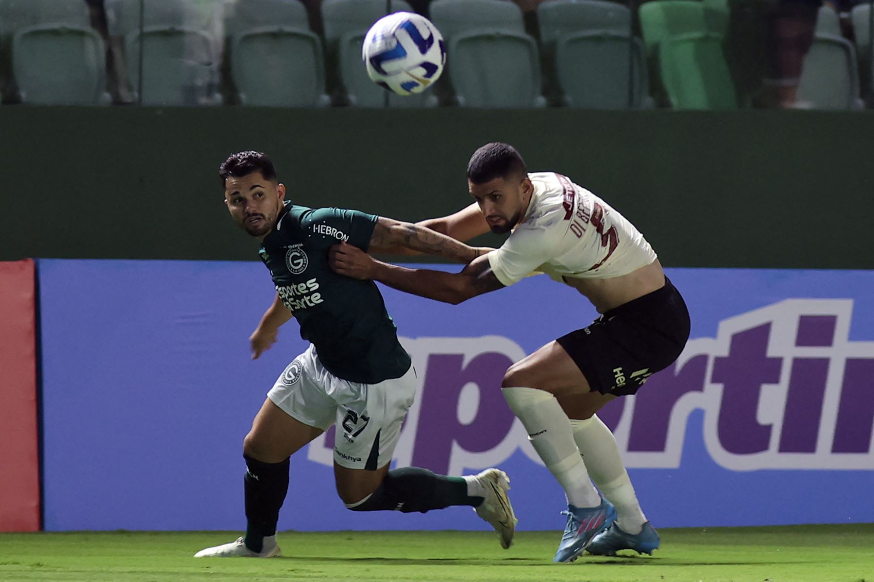 Universitario y Goiás se enfrentaron en la víspera en el estadio Hailé Pinheiro de Goiania, Brasil. Foto: AFP