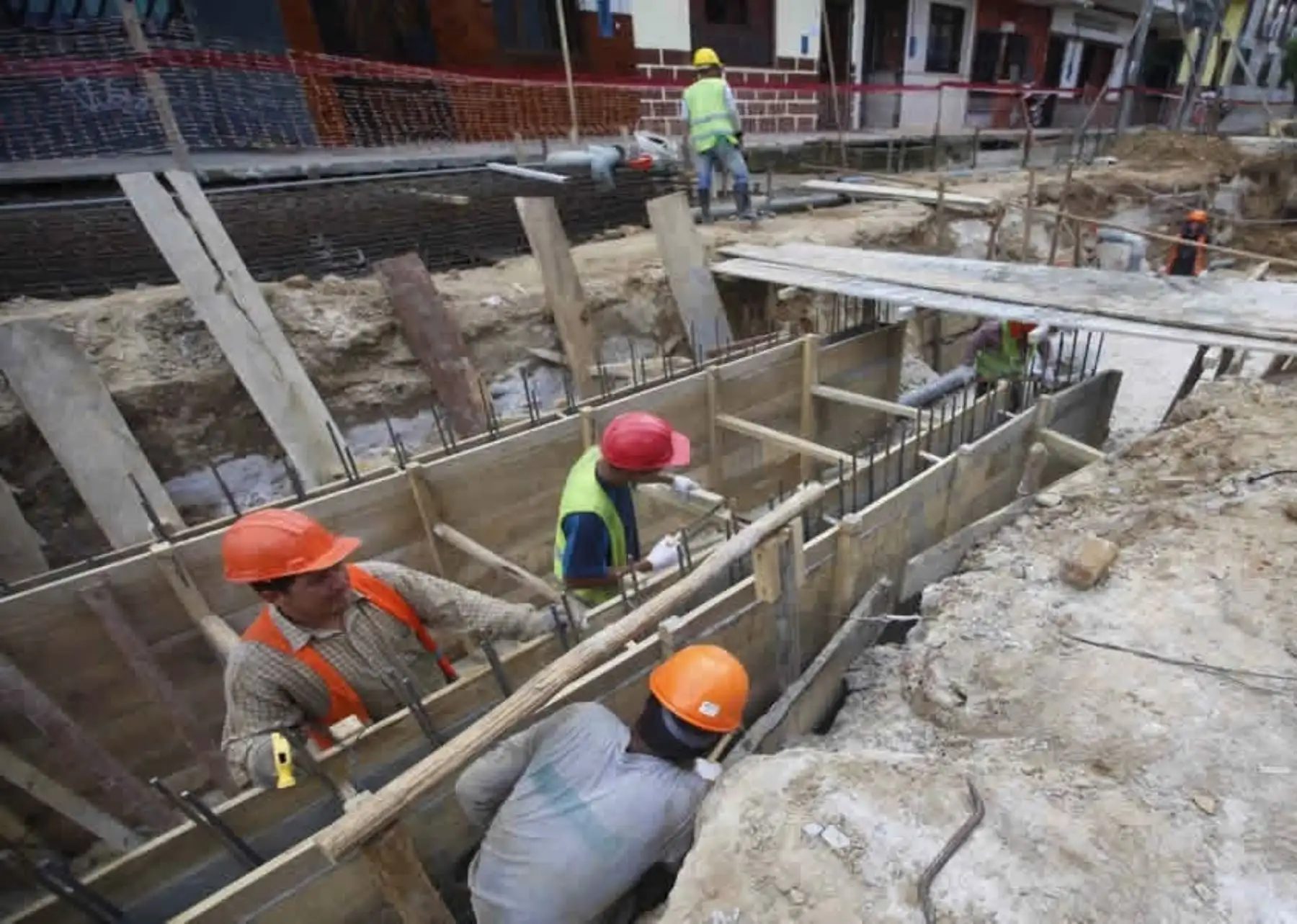 El Gobierno ha firmado la promulgación de tres leyes que corresponden a iniciativas de su gestión, para sanear los límites entre los departamentos de Huancavelica y Lima; Cusco y Junín; y Lambayeque y La Libertad. ANDINA/Difusión