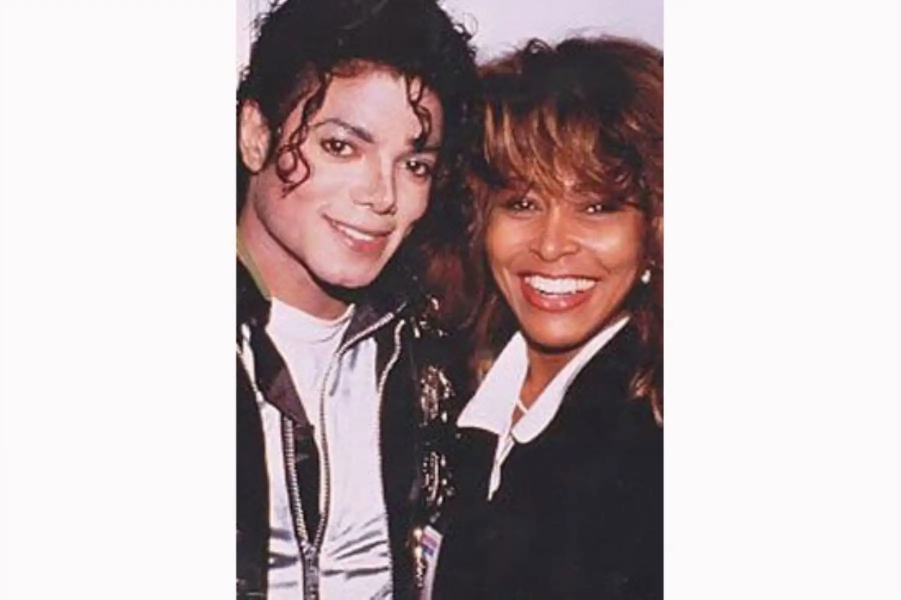 Tina Turner con el cantante Michael Jackson. Fotografía de 1983. Foto: @tinaturnerofficial