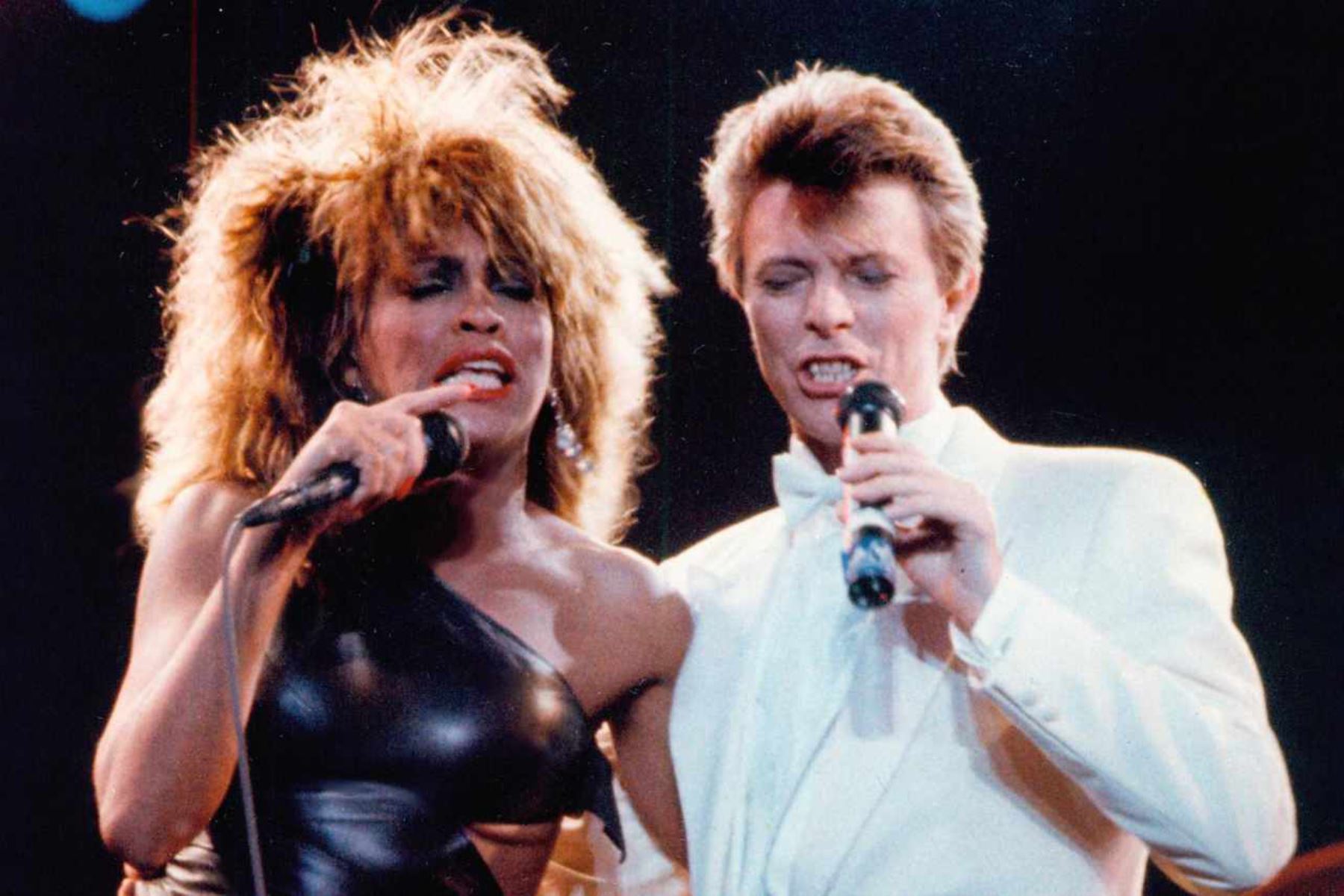 Tina Turner con el cantante David Bowie . Fotografía de 1987. Foto: @tinaturnerofficial