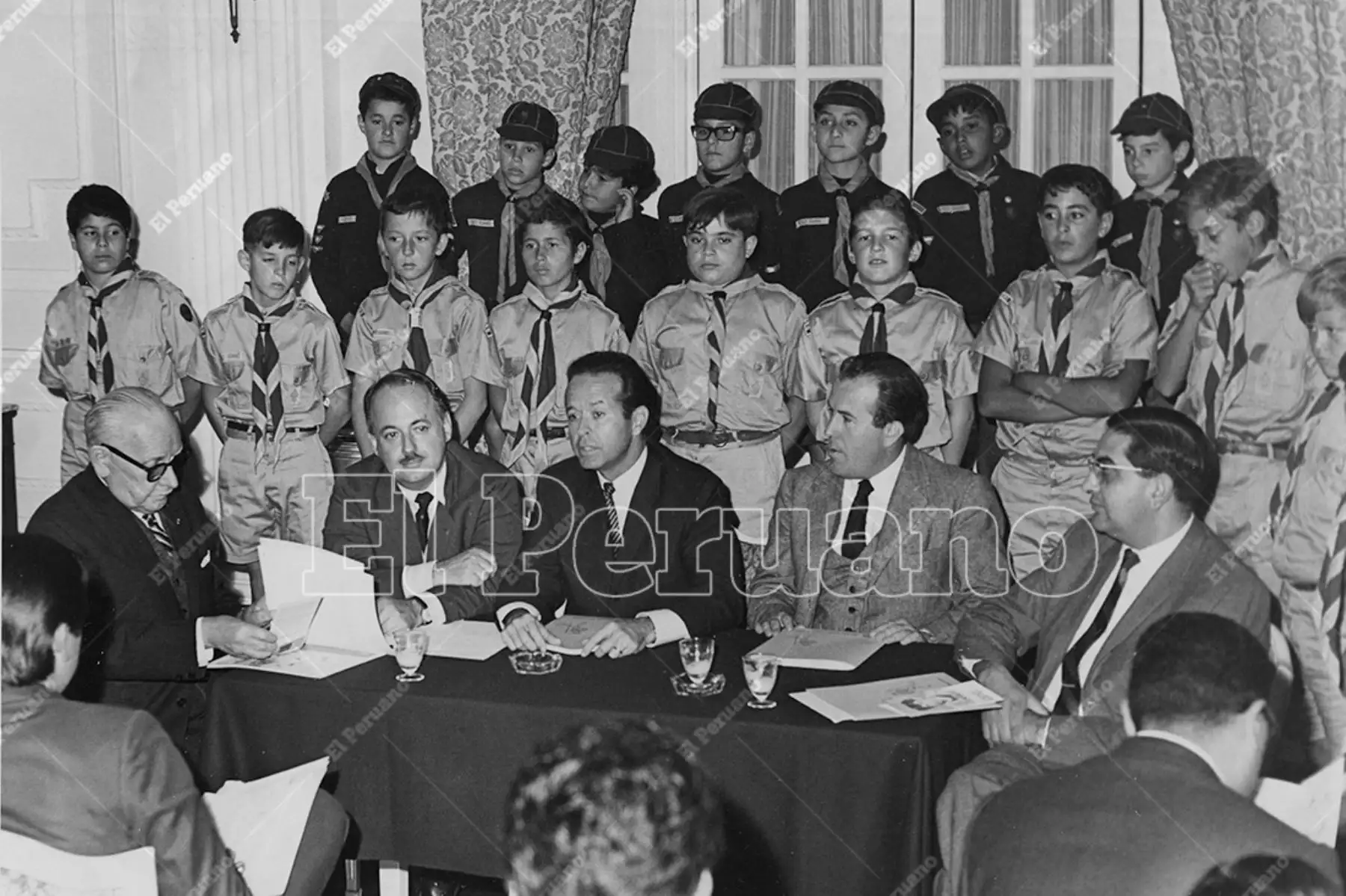Hoy jueves 25 de mayo, los Scouts del Perú, cumplen 112 años de fundación y por primera vez en su historia tienen una mujer presidenta como su máxima autoridad institucional. Lima - 27 junio 1963 / Reunión del Comité Ejecutivo del Consejo Nacional  de Scouts en el Hotel Bolívar. Foto: Archivo Histórico de El Peruano