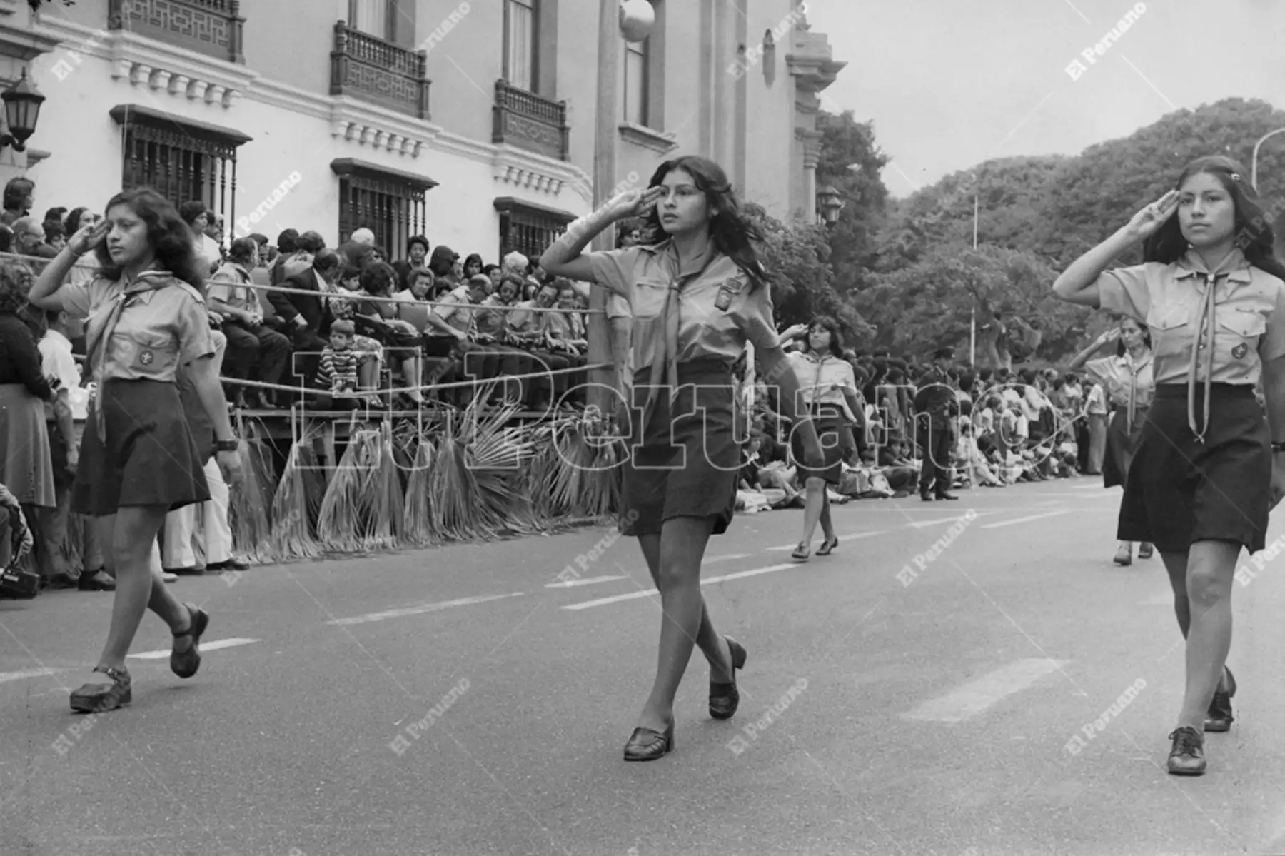 Hoy jueves 25 de mayo, los Scouts del Perú, cumplen 112 años de fundación y por primera vez en su historia tienen una mujer presidenta como su máxima autoridad institucional. Lima - 30 mayo 1976 / Aniversario y desfile de boy scouts en Miraflores. Foto: Archivo Histórico de El Peruano / José Risco