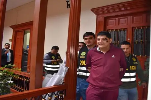 El delito cometido en este caso es feminicidio agravado, por lo que más adelante le esperaría a Alex Quezada Tello la cadena perpetua.
