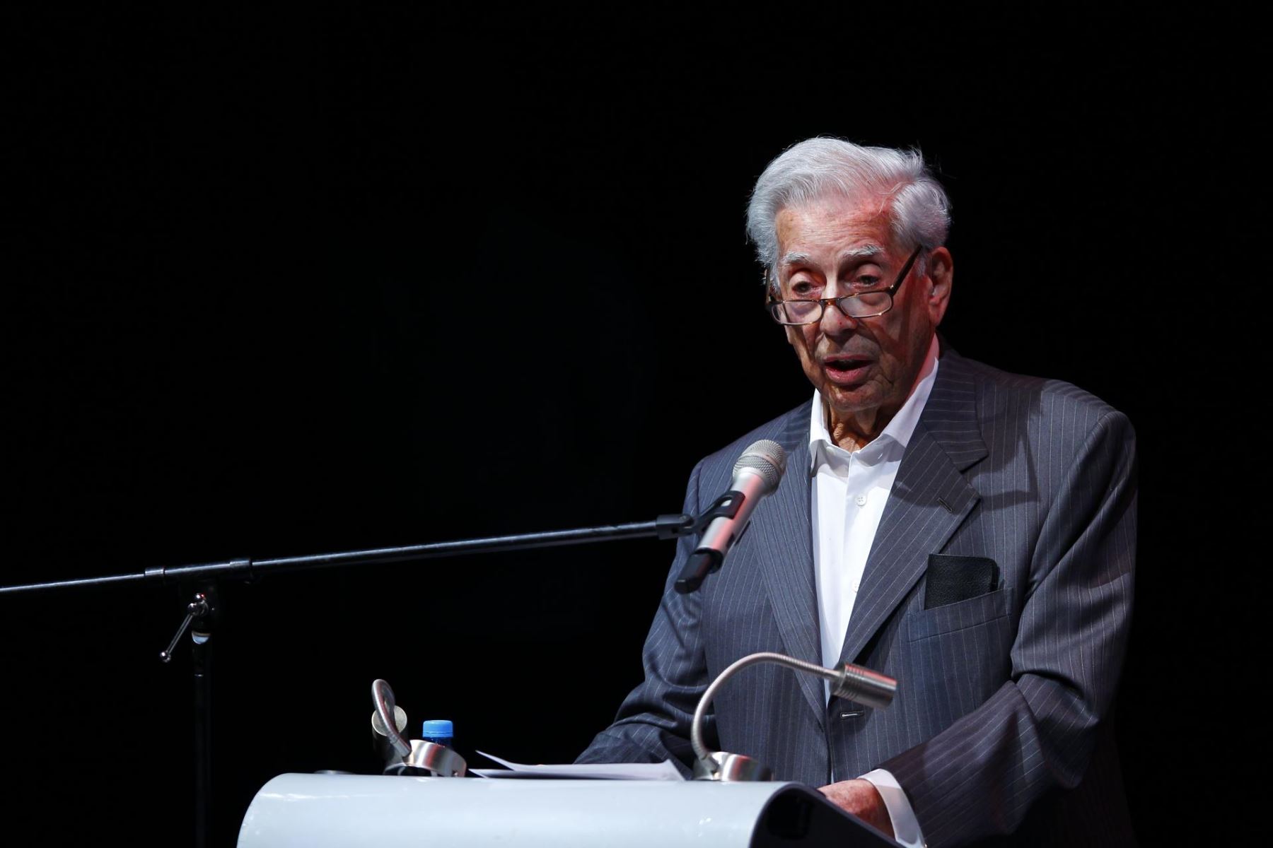 El escritor peruano Mario Vargas Llosa habló hoy durante la inauguración de la V Bienal que lleva su nombre, en la ciudad de Guadalajara, México. Foto: EFE