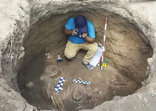 Arqueólogos peruanos descubren un entierro colectivo prehispánico en el sitio arqueológico Las Juntas, ubicado en la provincia de Bagua, región Amazonas.