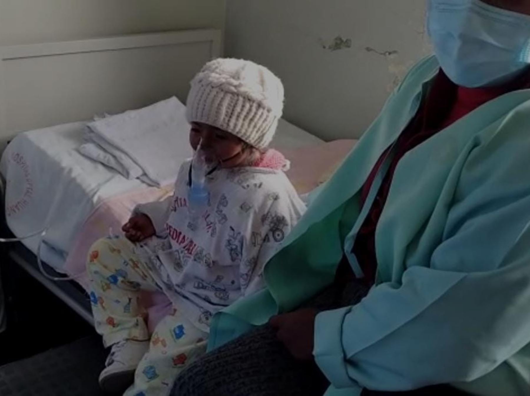 Hospital Zacarías Correa de Huancavelica reportó el último mes 76 casos de niños afectados por infecciones respiratorias agudas a consecuencia de las bajas temperaturas. ANDINA/Difusión