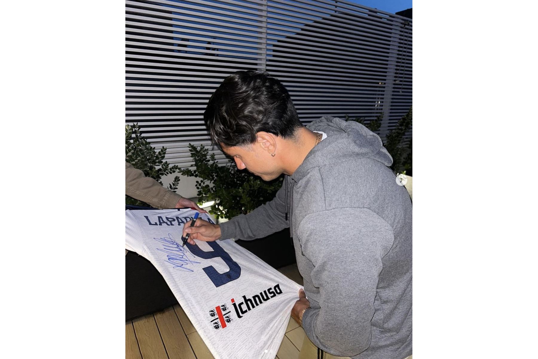 Gianluca Lapadula, que viste la camiseta del Cagliari Calcio de Italia, es el mejor jugador de la temporada en la Serie B. Foto: INTERNET/Medios