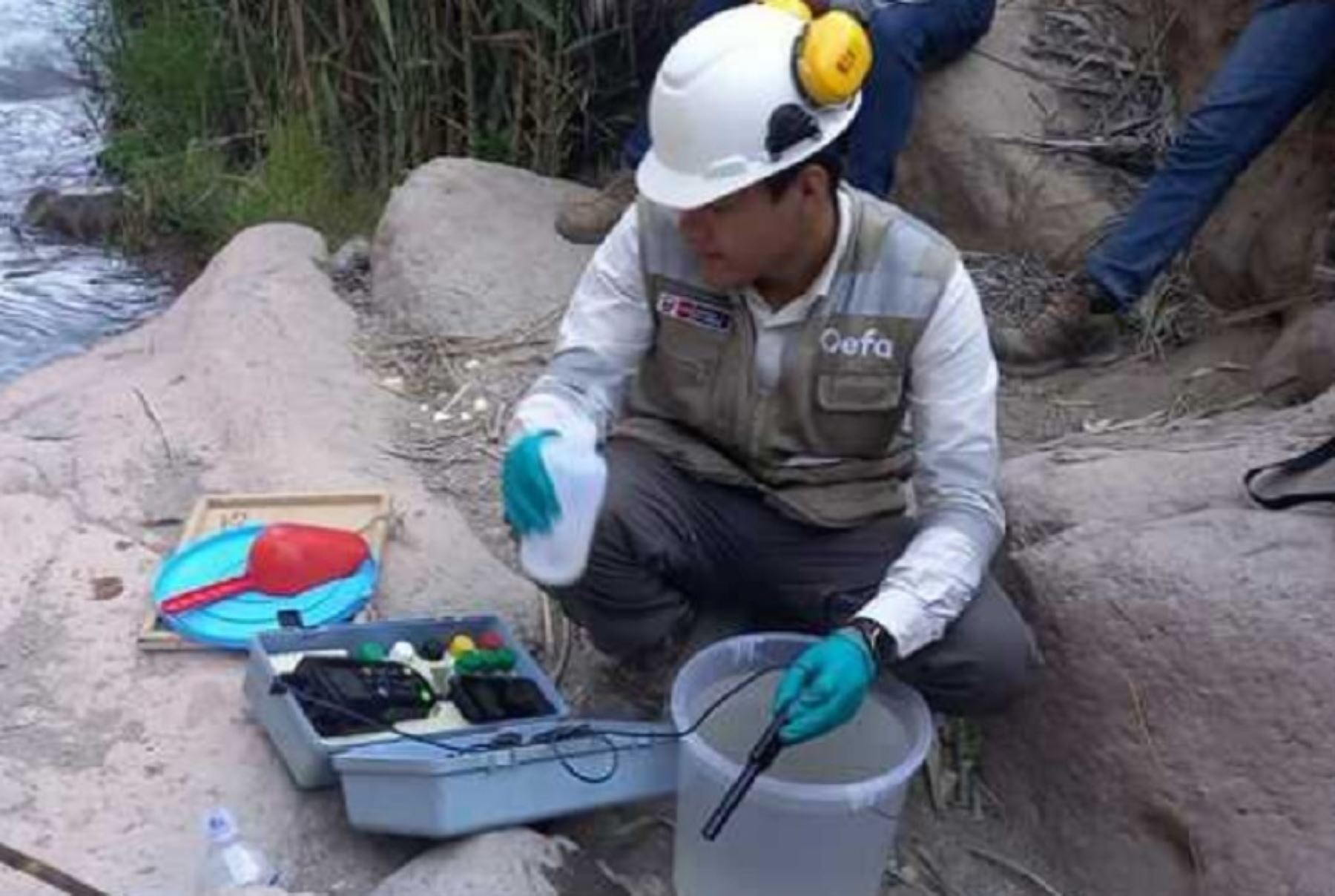El análisis de las muestras de agua tomadas por el OEFA en la zona afectada por el derrame de petróleo en Moquegua arrojó valores por debajo de los estándares de calidad ambiental (ECA) para agua.