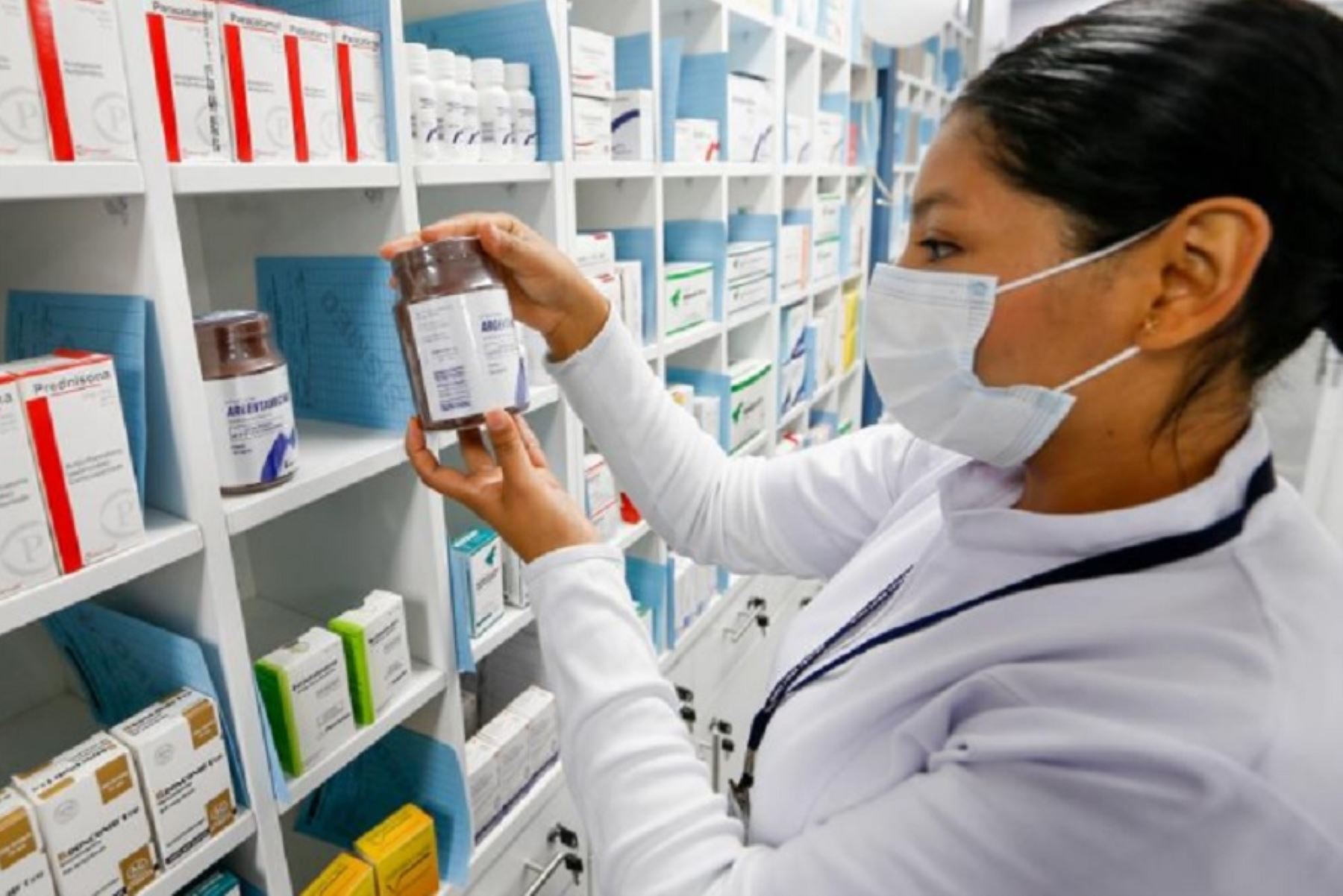 El Ministerio de Salud advirtió que se sancionará a las farmacias que están brindando tratamientos sin receta médica contra el dengue.