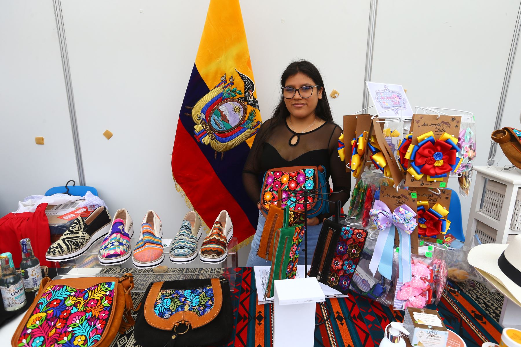 En la sede Legado Videna se realiza la  primera Feria Internacional de Embajadas del Perú  con la participación de más de 30 embajadas y delegaciones.En la imagen, stand de la Embajada de Ecuador.
Foto: ANDINA/ Eddy Ramos