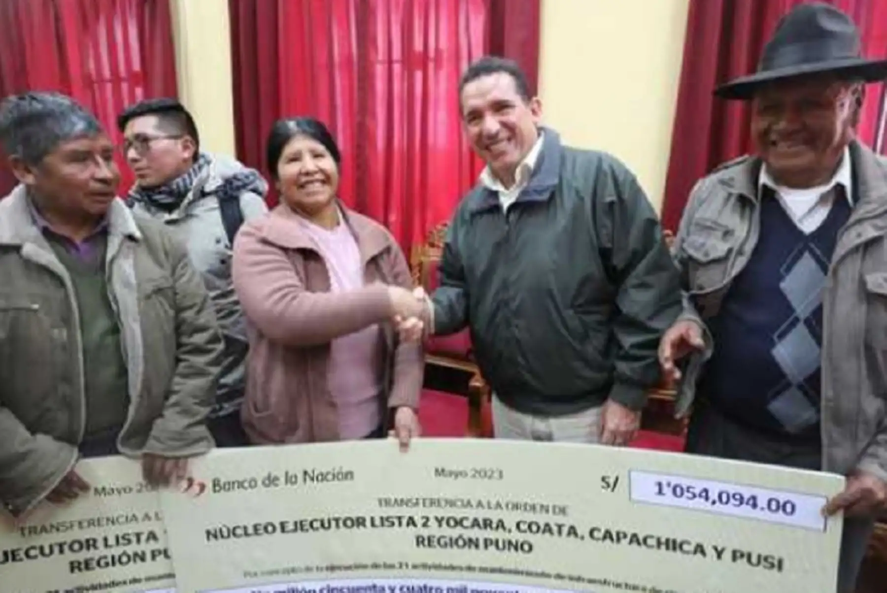 El Ministerio de Desarrollo Agrario y Riego suscribió convenios con núcleos ejecutores de Yocara, Coata, Capachica, Pusi, Macovi-Mañazo, Putina-Azángaro-Huancané, para la ejecución de trabajos de limpieza y descolmatación de canales, drenes y otros, que serán supervisados por la Autoridad Nacional del Agua.