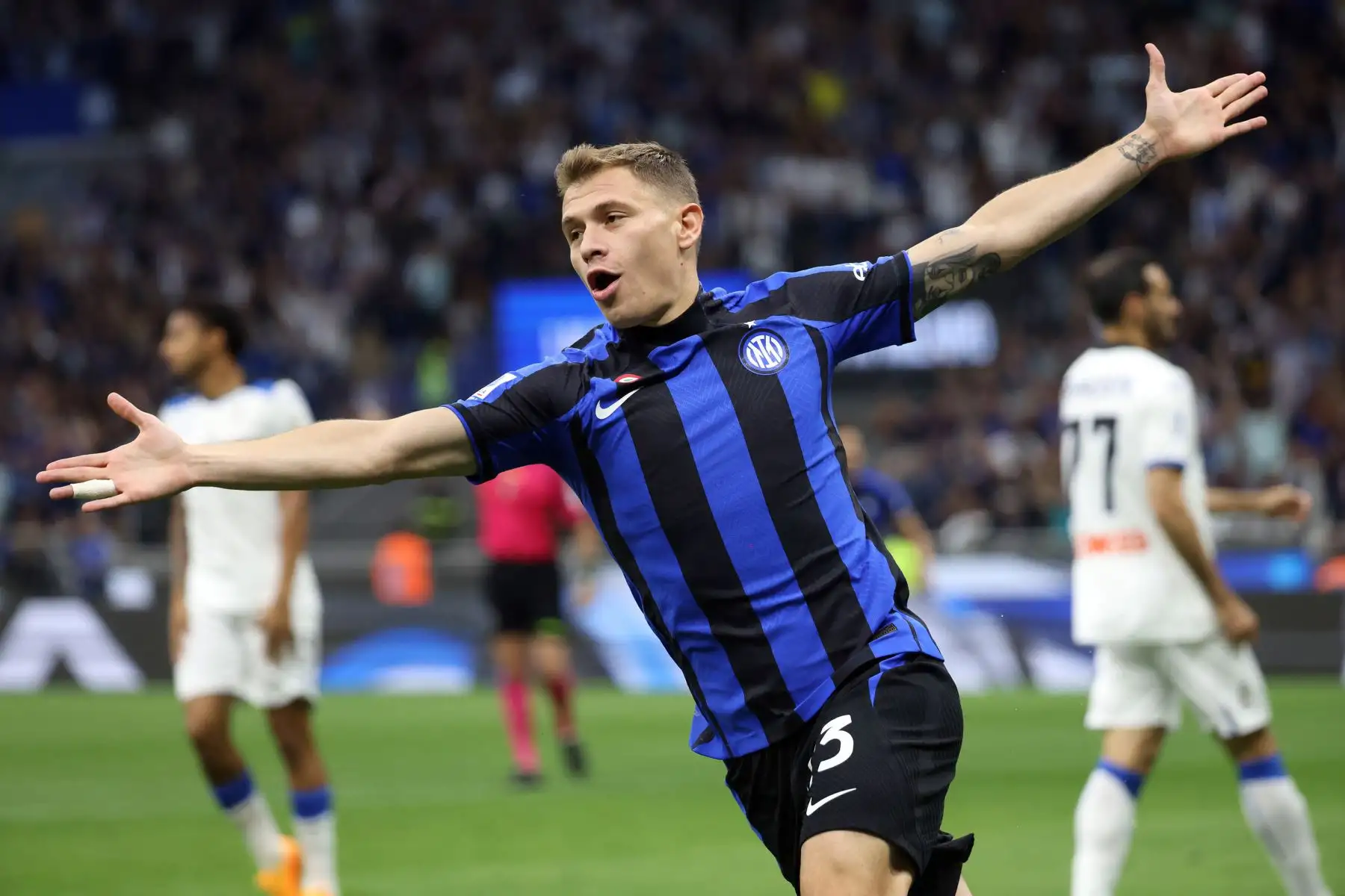 Nicolo Barella del Inter de Milán celebra tras marcar el 2-0 durante el partido de fútbol de la serie A italiana entre el FC Inter y el Atalanta BC, en Milán, Italia.
Foto: EFE