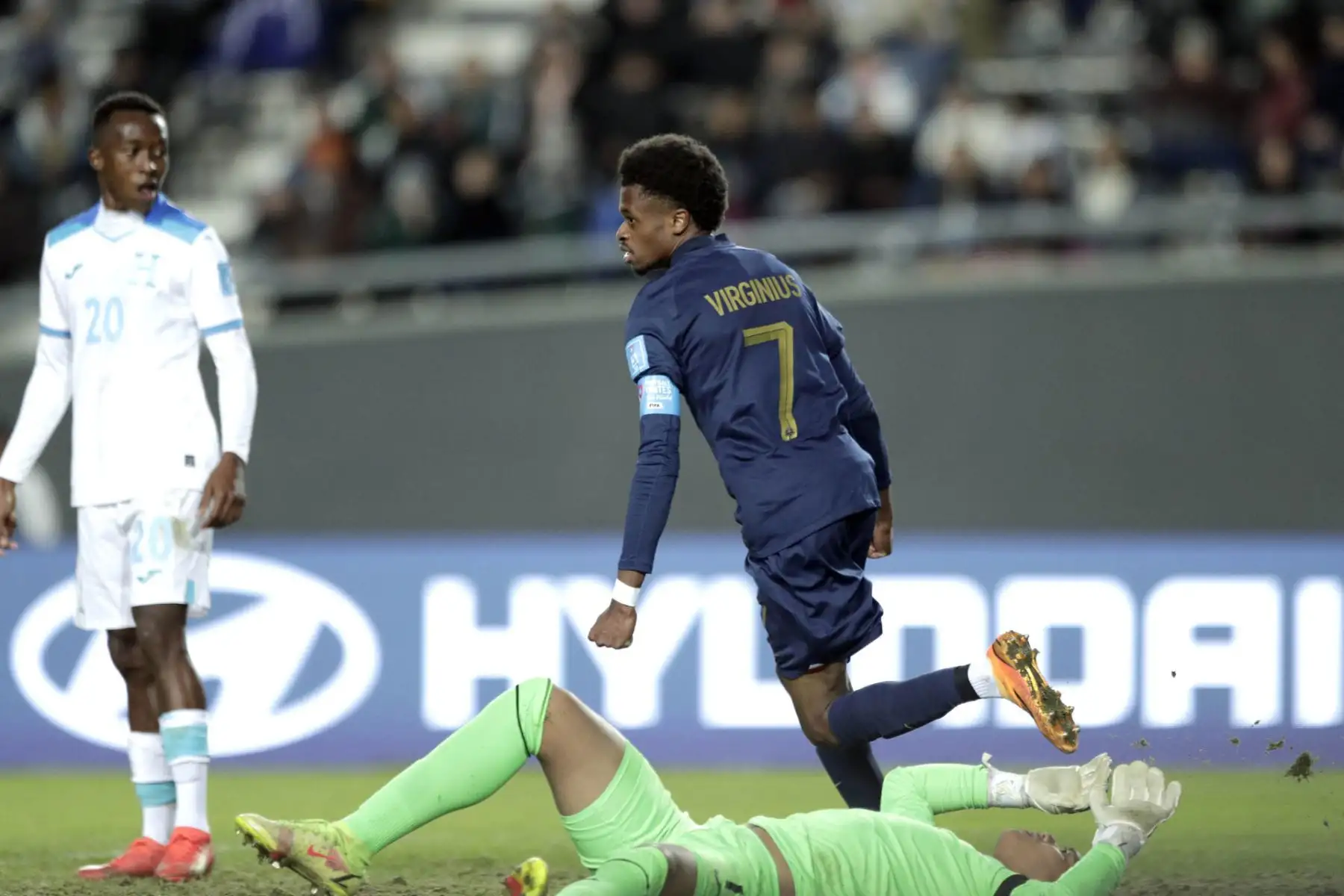 Alex Virginius de Francia celebra un gol hoy, en un partido del grupo F de la Copa Mundial de Fútbol sub-20 entre Honduras y Francia en el estadio Diego Armando Maradona en La Plata (Argentina).Foto: EFE