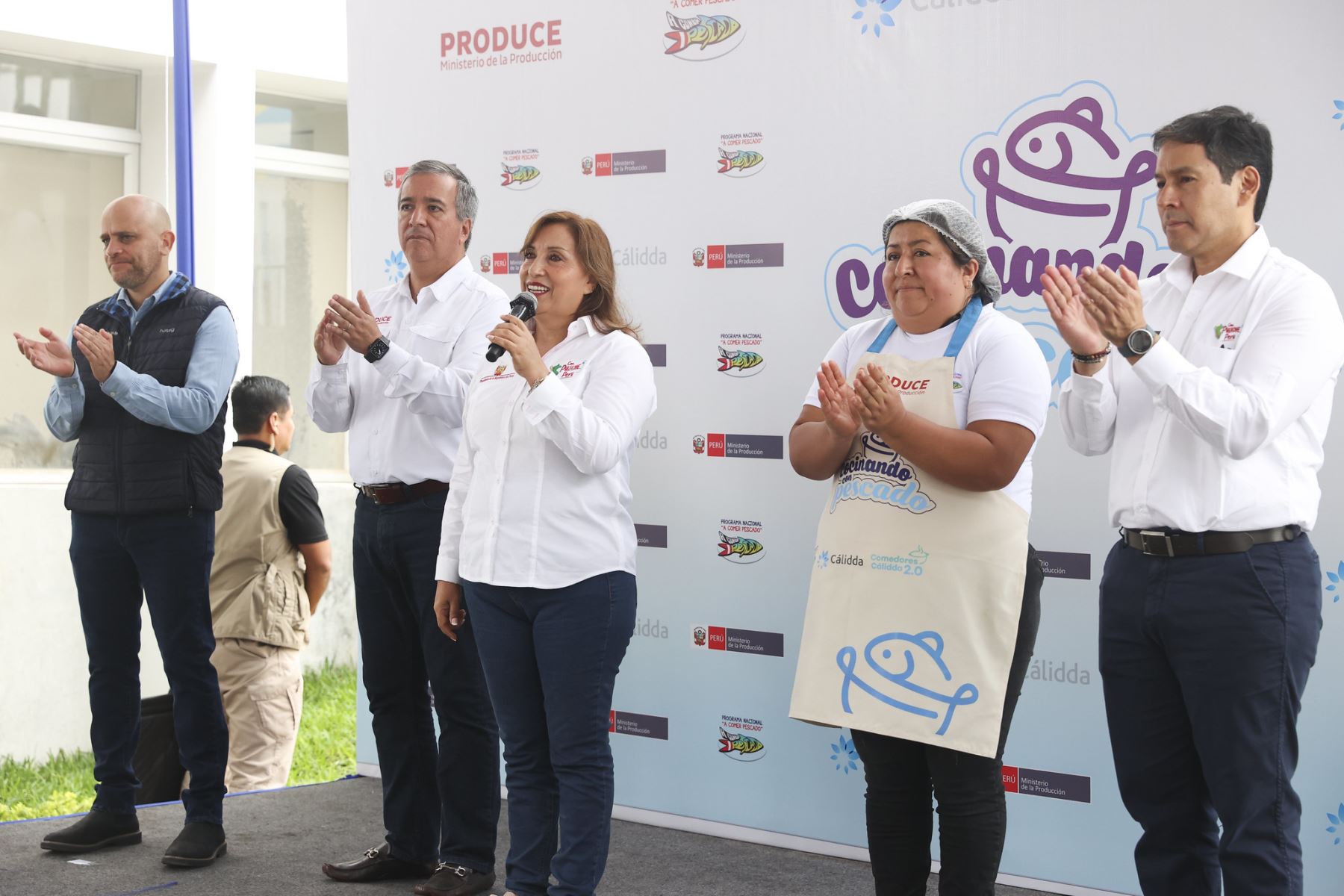 Presidenta Dina Boluarte participó en el lanzamiento de Cocinando con Pescado, del Programa Nacional A Comer Pescado, y en la presentación del comedor popular Micaela Bastidas, en Villa El Salvador.Foto: ANDINA/Prensa Presidencia