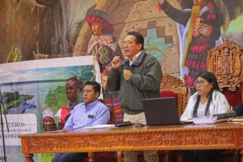 La ministra Nelly Paredes del Castillo ratificó el compromiso del sector de ejecutar proyectos productivos para mejorar la competitividad de los pequeños productores de la región Puno.