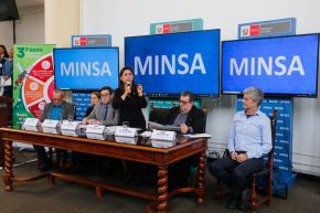 La ministra de Salud, Rosa Gutiérrez, aseguró que en varias regiones están disminuyendo los casos de dengue.