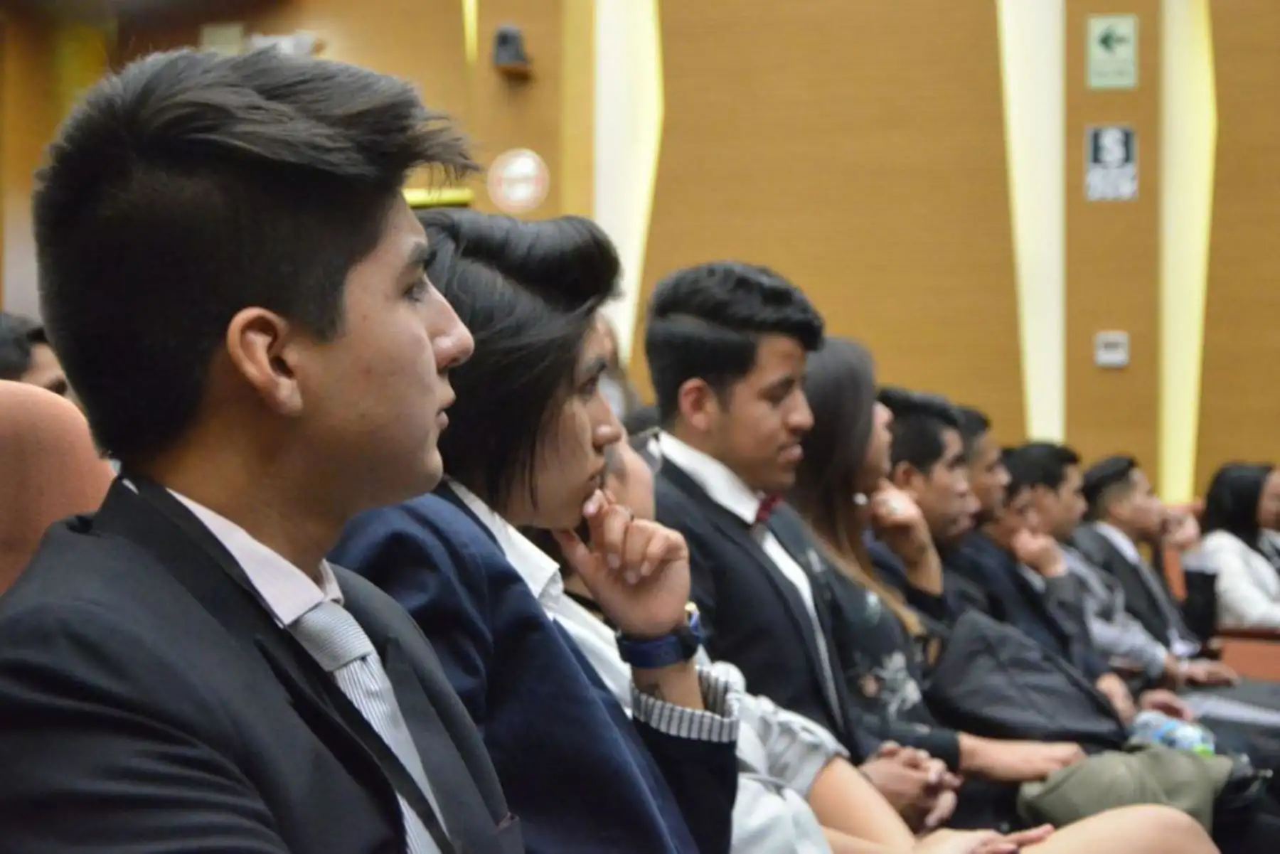 Estudiantes de la Facultad de Ingeniería en Geología, Minas, Petróleos y Ambiental de la Universidad Central del Ecuador, la segunda más importante en ese país,participarán del congreso nacional. ANDINA/ UNI.