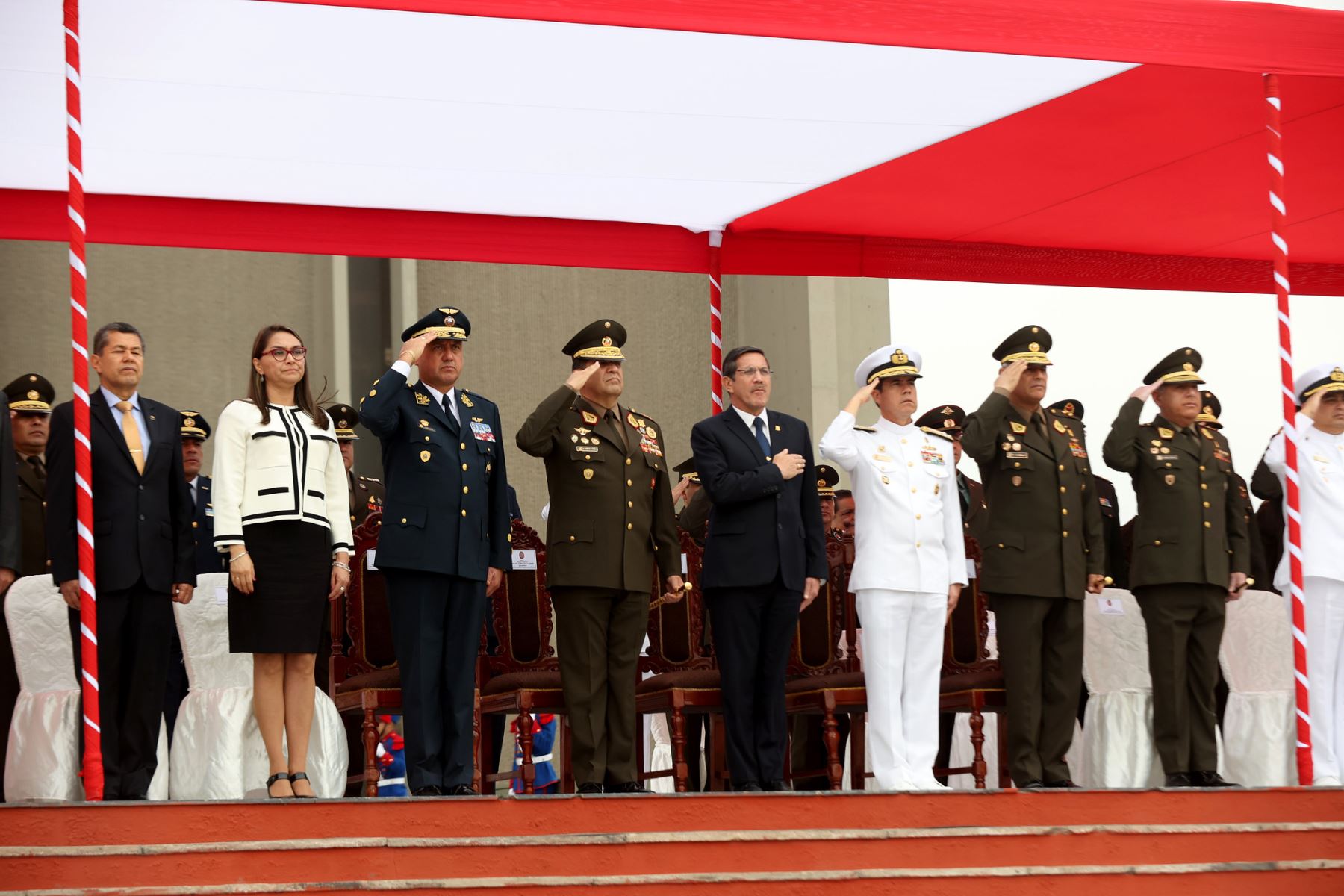En el Cuartel General del Ejercito del Perú, el ministro Jorge Chávez Cresta preside la Ceremonia de Imposición del Cintillo de Operaciones de Paz al Personal Militar Desplegado en Misiones de Paz en el marco del Día Internacional del Personal de Paz de las Naciones Unidas.
Foto: ANDINA/Mindef