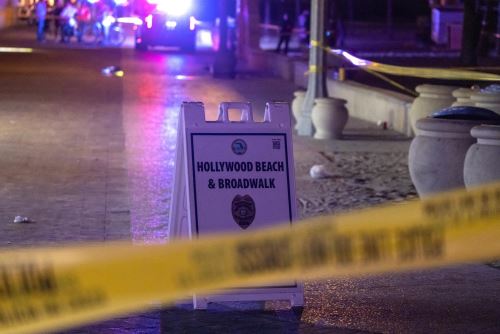 La policía cerró área donde estallaron disparos a lo largo de un paseo marítimo en Hollywood, Florida, EE. UU., el 29 de mayo del 2023. Foto: EFE