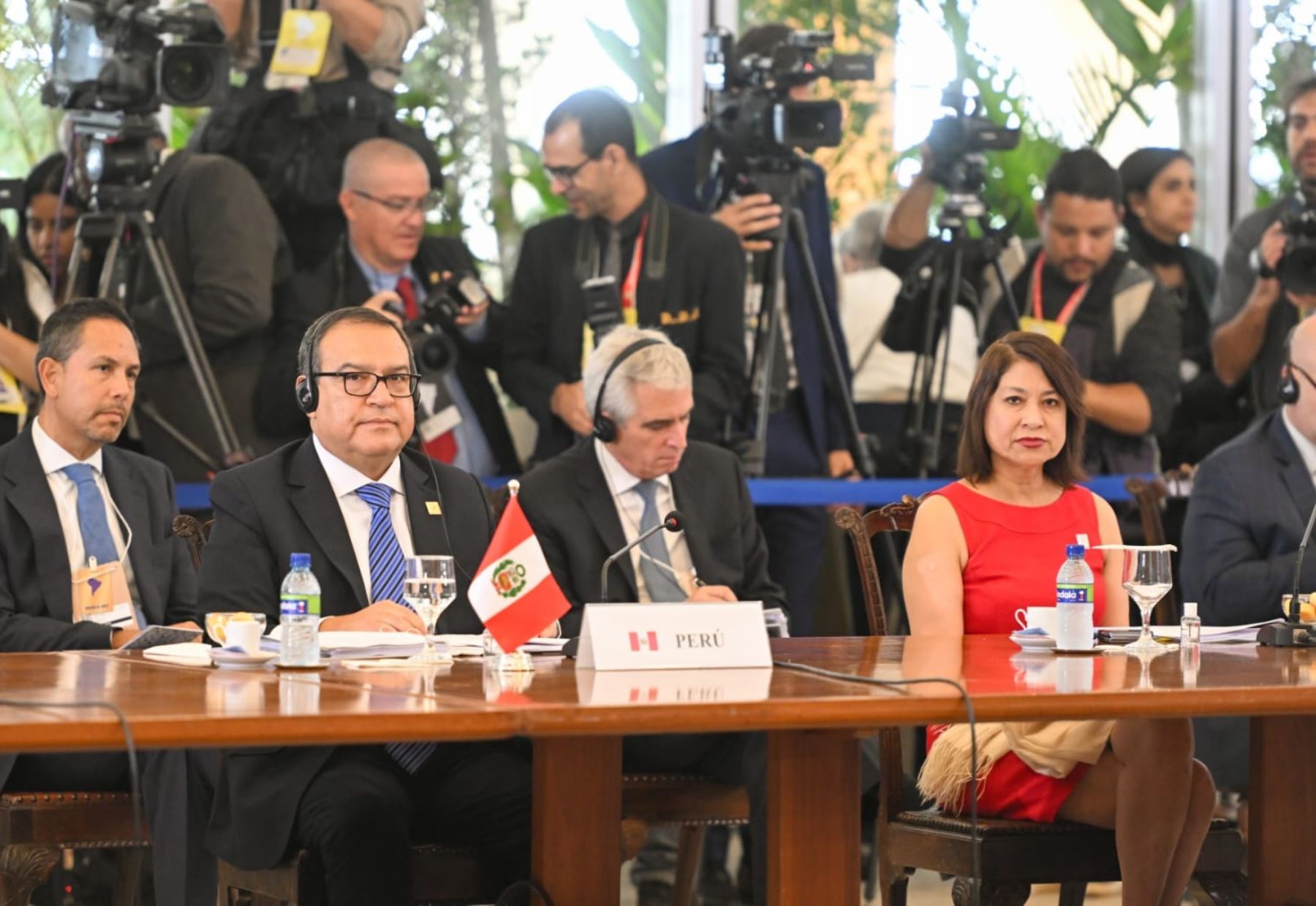 Jefe del Gabinete participa en Reunión Presidencial de Países de América del Sur