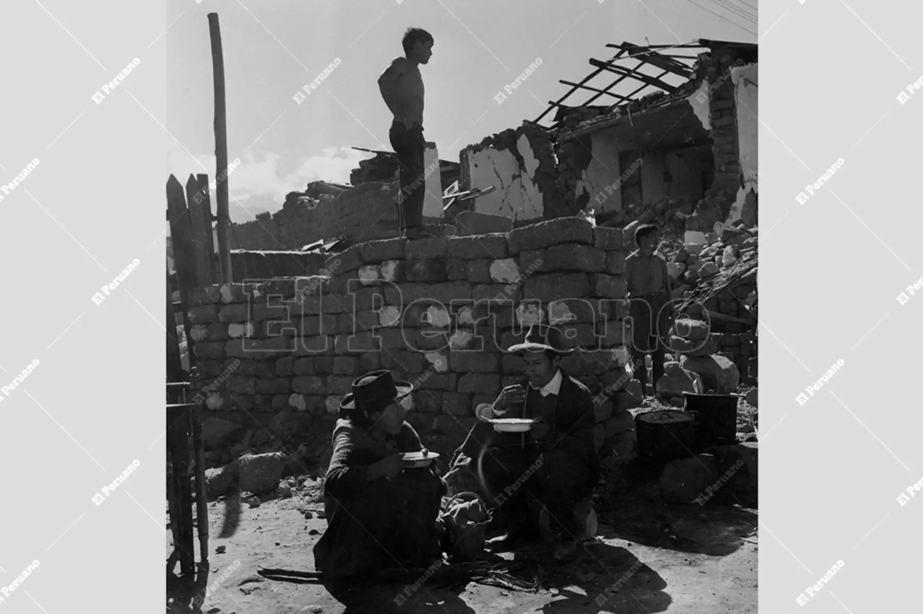 Huaraz -1 junio 1970 / Damnificados de las zonas rurales devastadas por el terremoto. Archivo Histórico de El Peruano