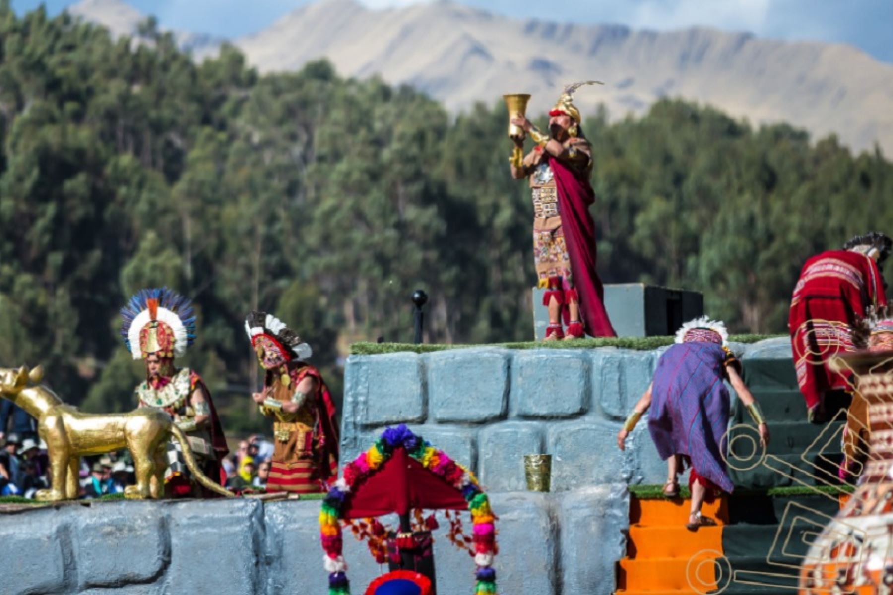 La región Cusco se apresta a celebrar en junio su mes jubilar. Serán 30 días de actividades oficiales plenas de profundo significado cultural, coronadas por las festividades más solemnes y majestuosas del año como el Inti Raymi, el Corpus Christi y el Señor de Qoyllur Riti.