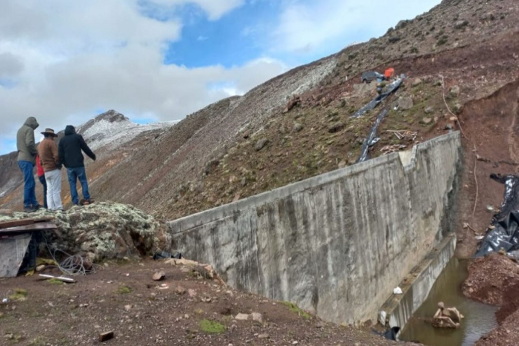 La represa Ccarccar permitirá almacenar agua de los puquiales y afluentes para evitar inundaciones y aprovechar el recurso hídrico para el consumo humano y el riego de cultivos.