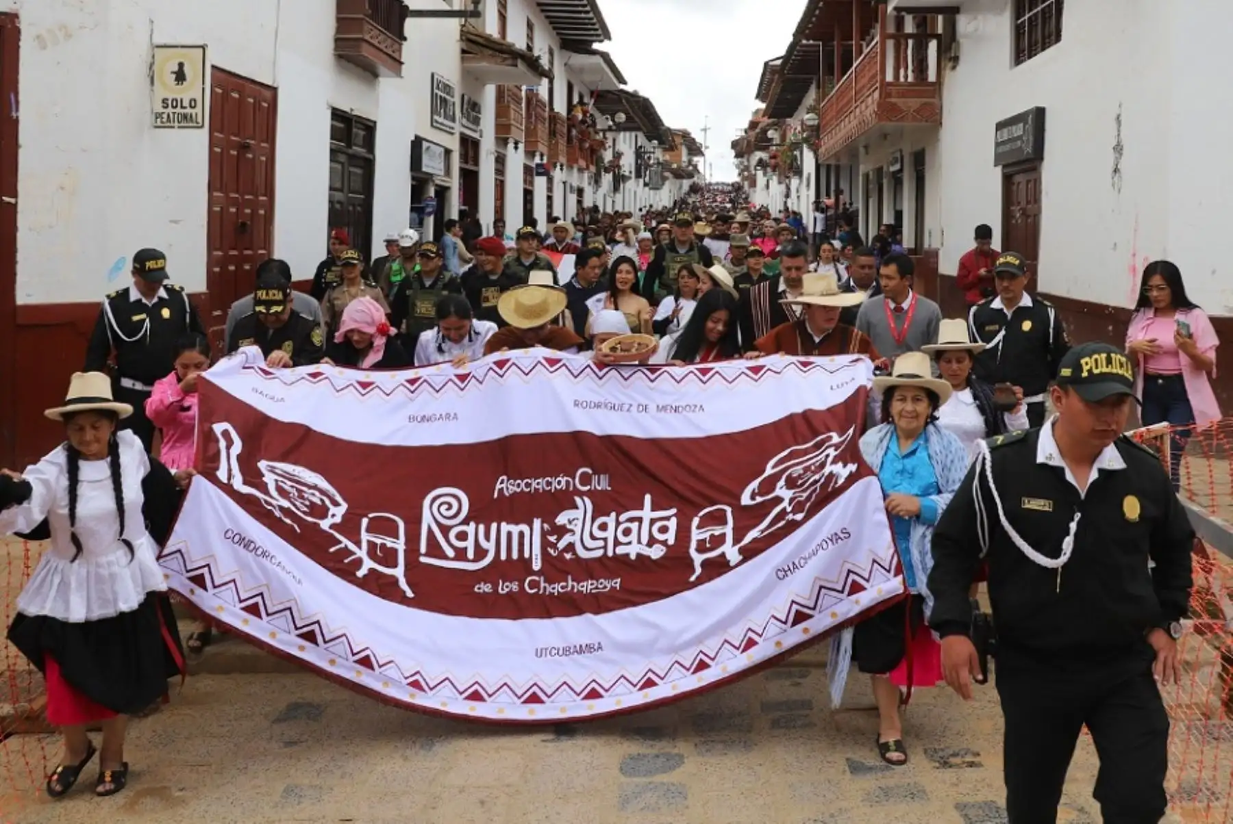 La región Amazonas celebra la XXVII Semana Turística de los Chachapoya "Raymi Llaqta 2023", el evento cultural, folclórico y turístico más sobresaliente del nororiente peruano, donde se exhibe la notable riqueza de las costumbres y tradiciones heredadas de esta civilización ancestral.