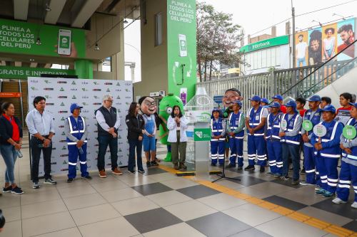 Inauguración de punto de reciclaje de botellas de plástico PET en la Estación Los Jardines de la Linea1 del Metro de Lima