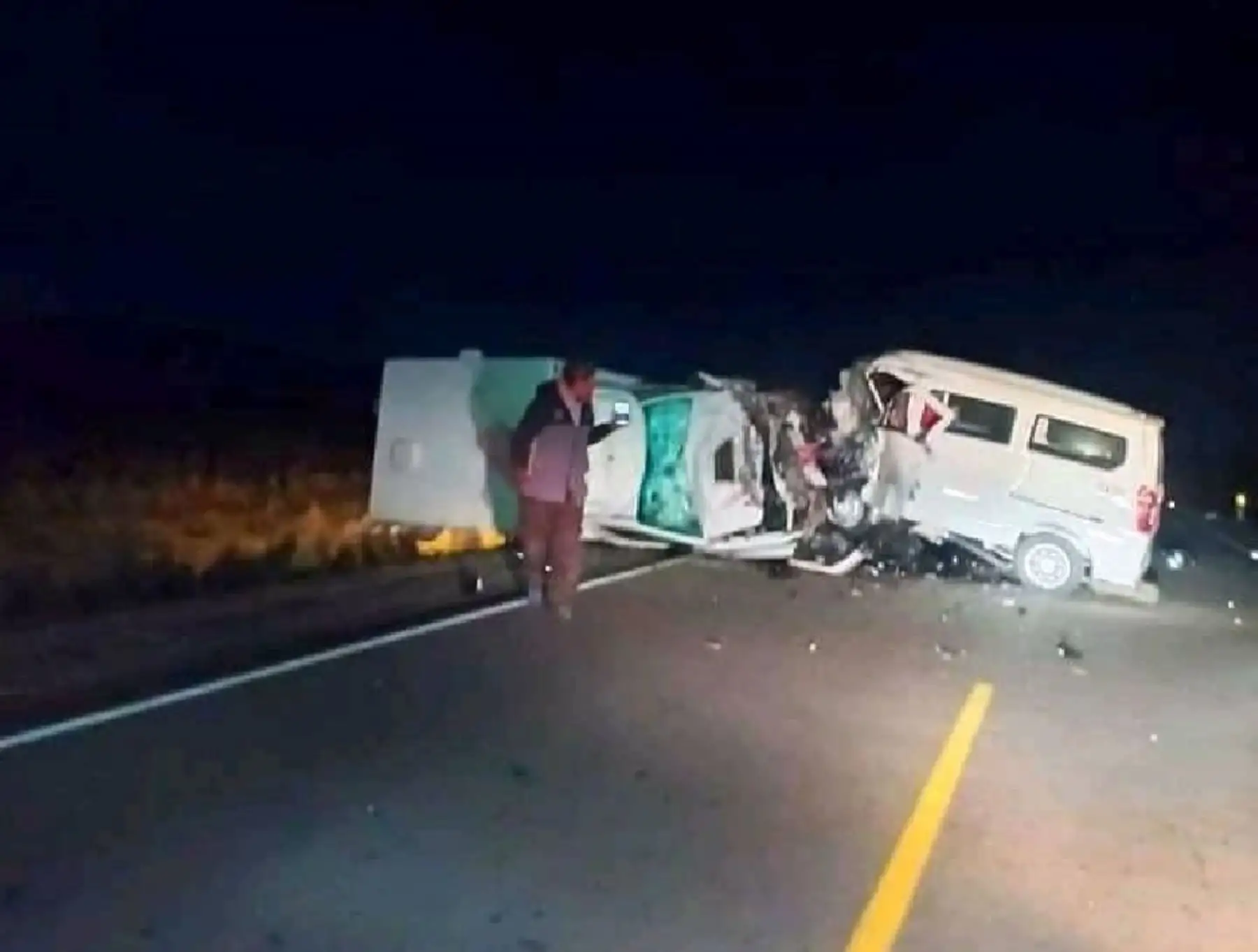Cuatro personas murieron en Puno luego del choque frontal entre una miniván y una ambulancia. Foto: Puno Punto Regional/Facebook