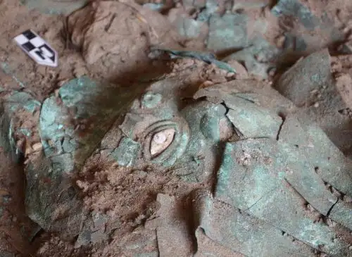 Especialistas del Museo Tumbas Reales investigan y catalogan ma´s de 200 piezas metálicas halladas en huaca El Pueblo de Úcupe entre 2018 y 2019 por el equipo liderado por el arqueólogo Walter Alva. ANDINA/Difusión