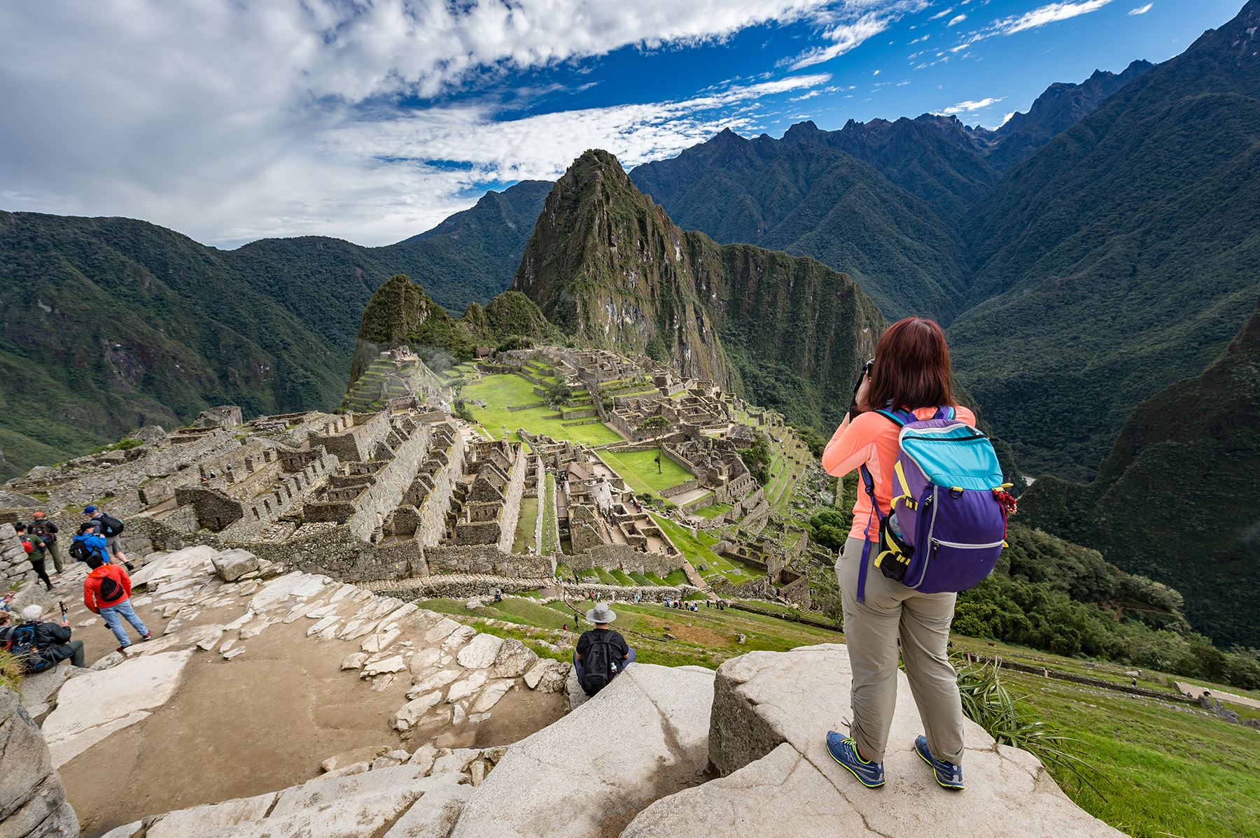Turista en la ciudadela inca de Machu Picchu, principal destino turístico del Perú, país miembro de la Alianza del Pacífico. ANDINA/archivo