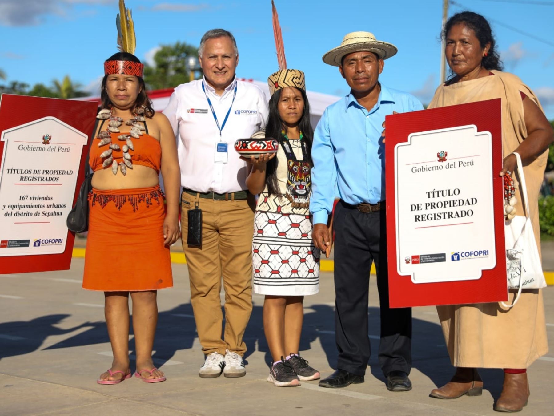 Cofopri entrega títulos de propiedad a 167 familias de comunidad nativa Sepahua, ubicada en la provincia de Atalaya, región Ucayali. ANDINA/Difusión