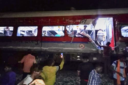 Choque entre trenes deja al menos 120 personas muertas y 800 heridas en la India. Foto: Agencia PTI