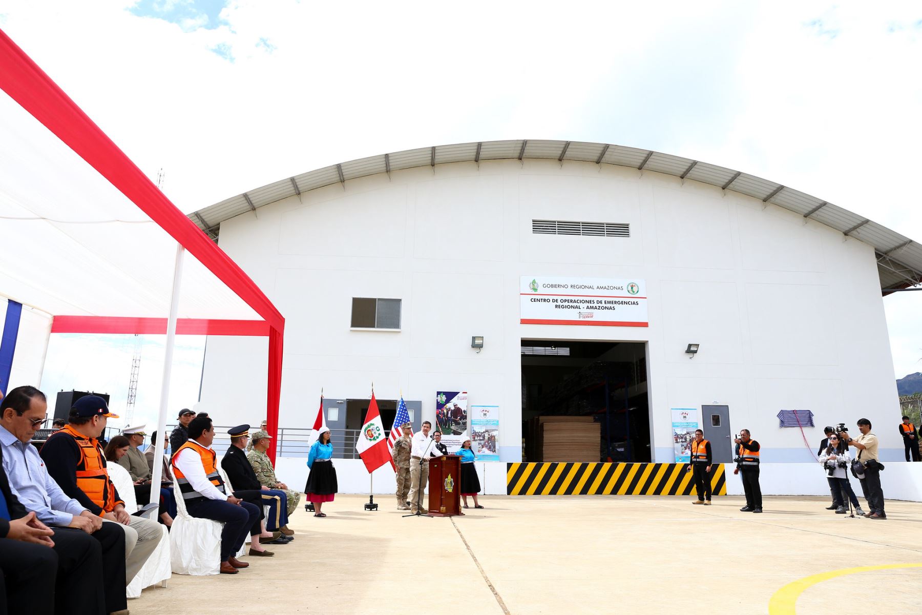 Fue inaugurado el nuevo Centro de Operaciones de Emergencia Regional COER Amazonas en Chachapoyas, con la participación del ministro de Defensa, Jorge Chávez, la embajadora de EE.UU. en Perú, Lisa Kenna, y autoridades regionales y locales de Amazonas. Foto: ANDINA/Mindef