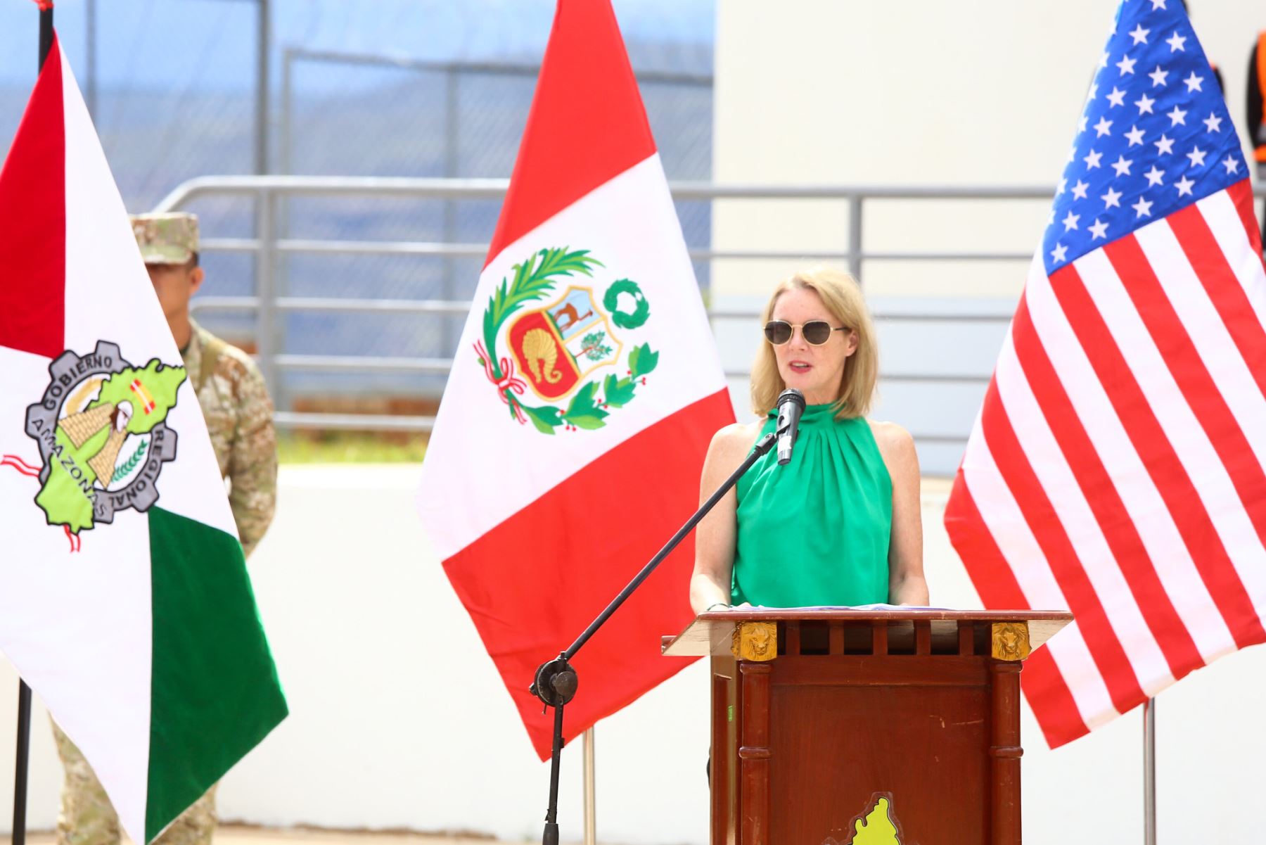La embajadora de EE.UU. en Perú, Lisa Kenna, participa en la inauguración del nuevo Centro de Operaciones de Emergencia Regional COER Amazonas en Chachapoyas. Foto: ANDINA/Mindef